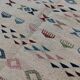 Tapis margoum blanc à motifs berbères multicolores