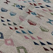 Tapis margoum blanc à motifs berbères multicolores