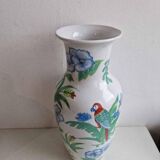 Vase with parrot motifs