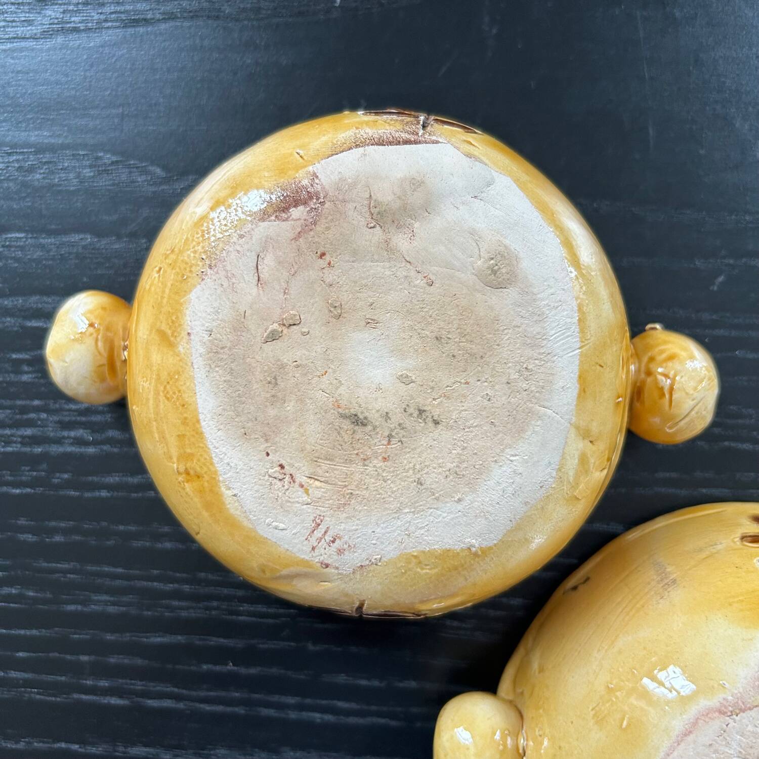 Pair of bowls with floral decoration