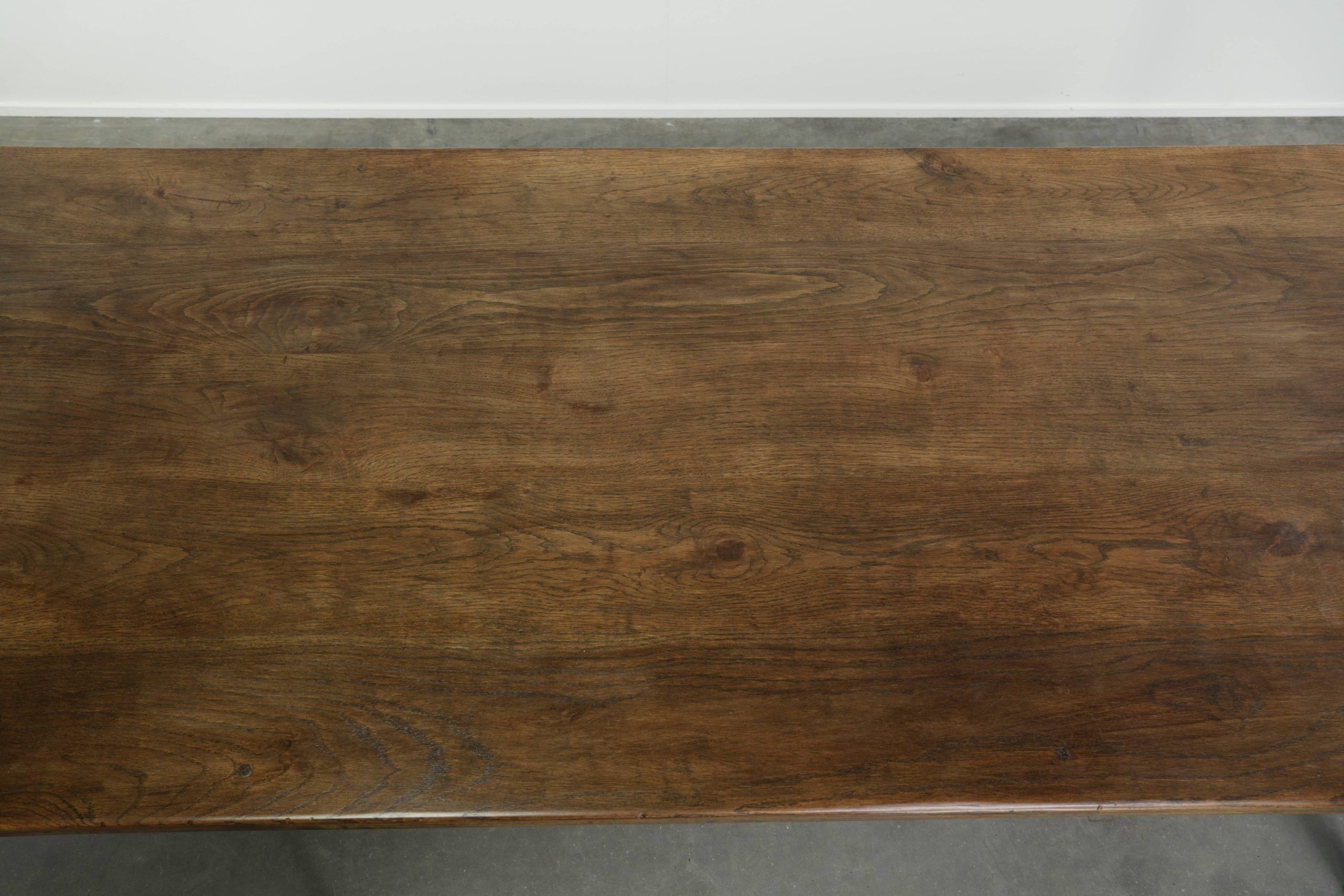 Table de ferme française du 19ème siècle en chêne avec 2 tiroirs.