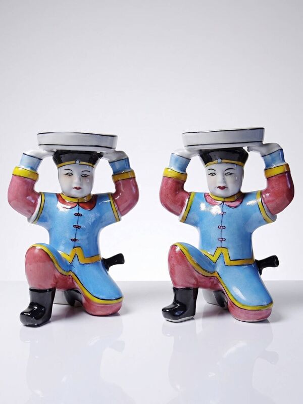 Paire de bougeoirs en porcelaine chinoise peinte à la main, années 1950-1970
