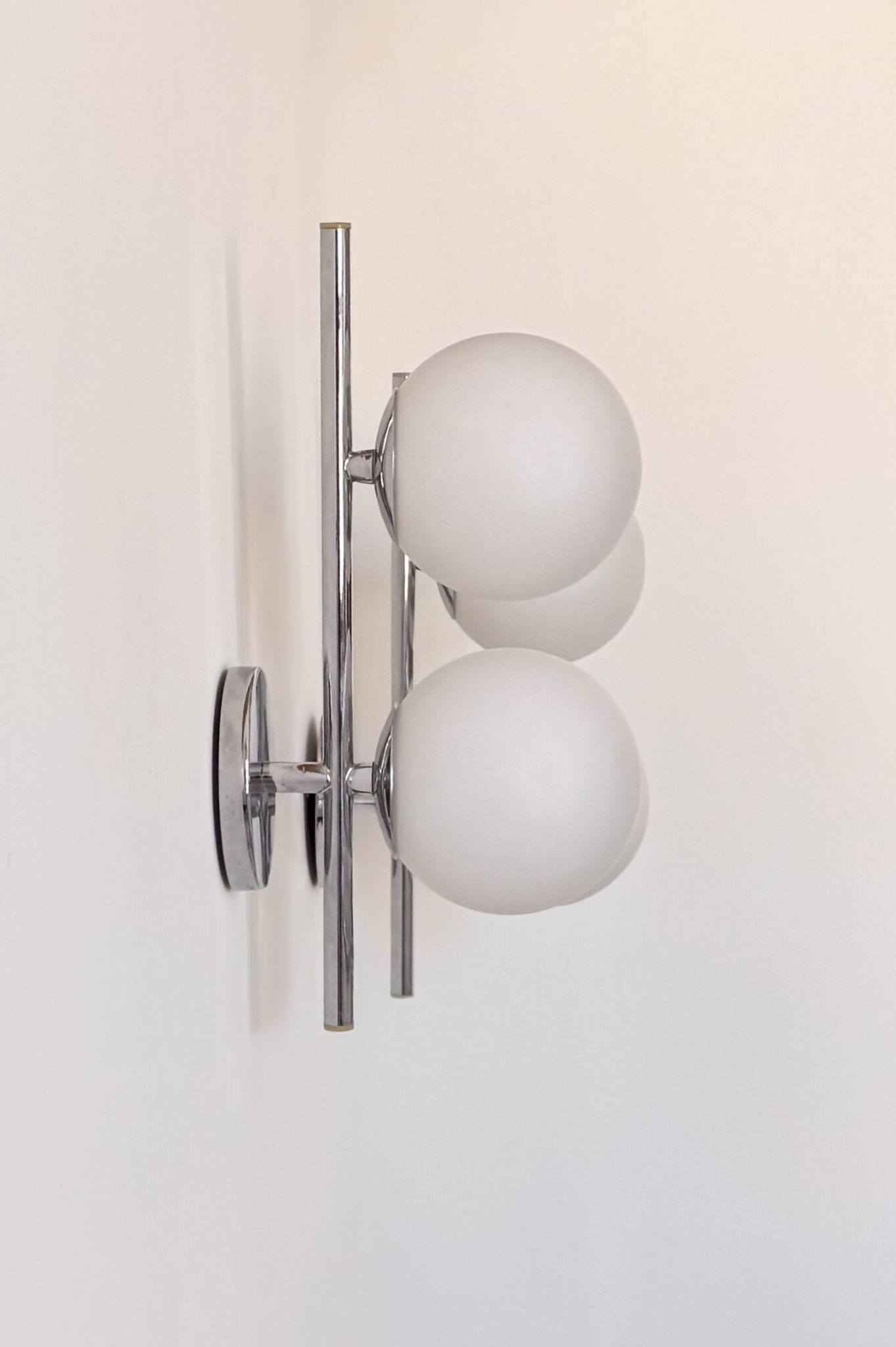 Pair of vintage wall lights in chrome metal and opaline, France 1970.