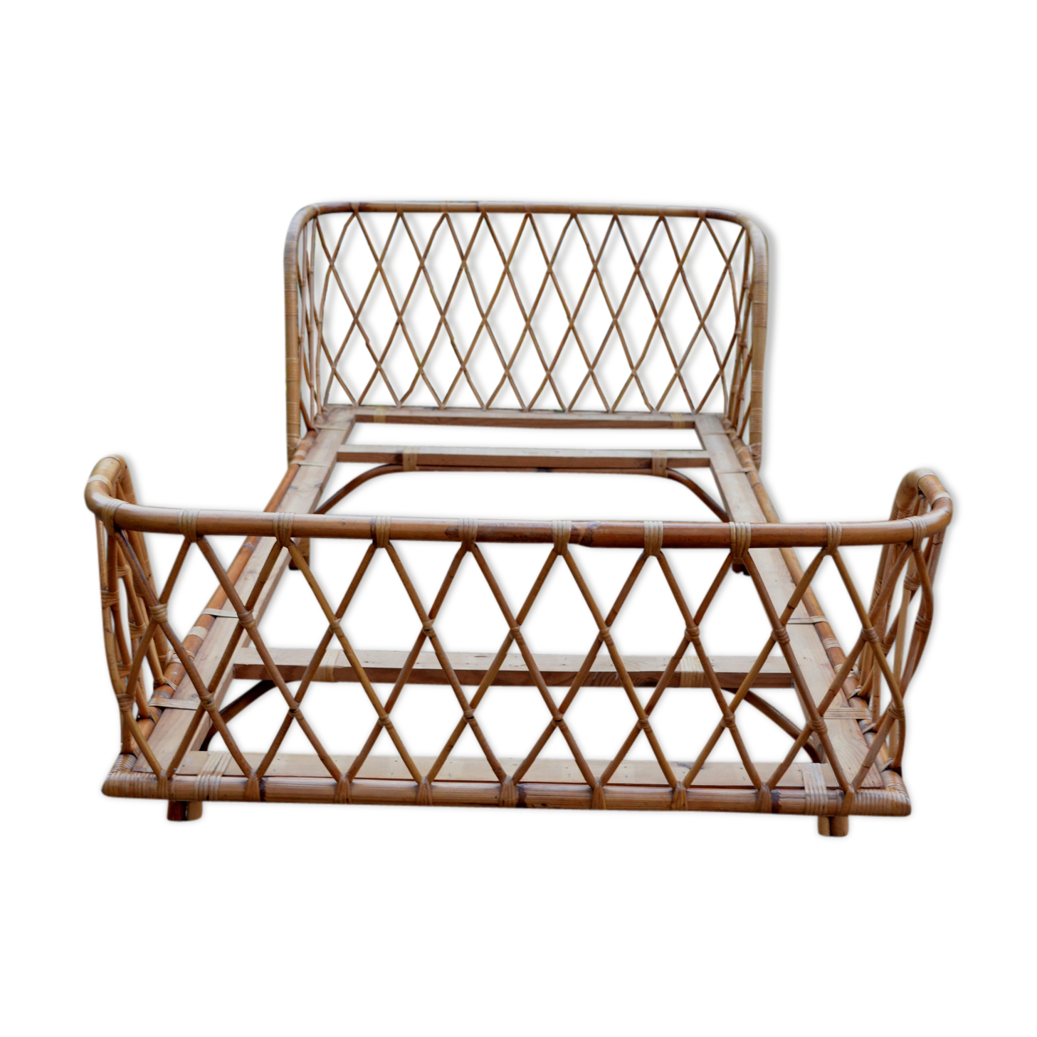 Rattan bed