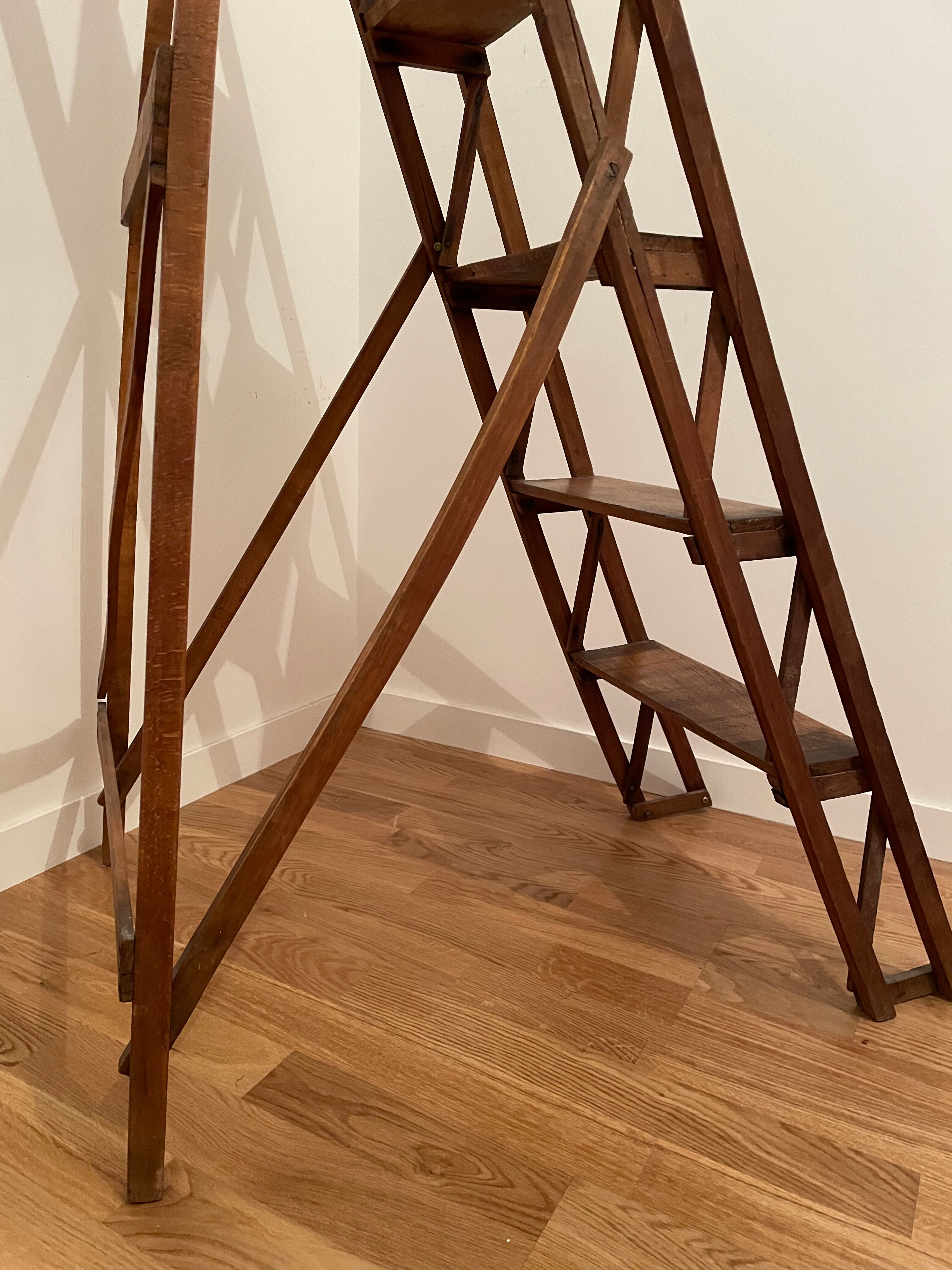 Escabeau old foldable in wood