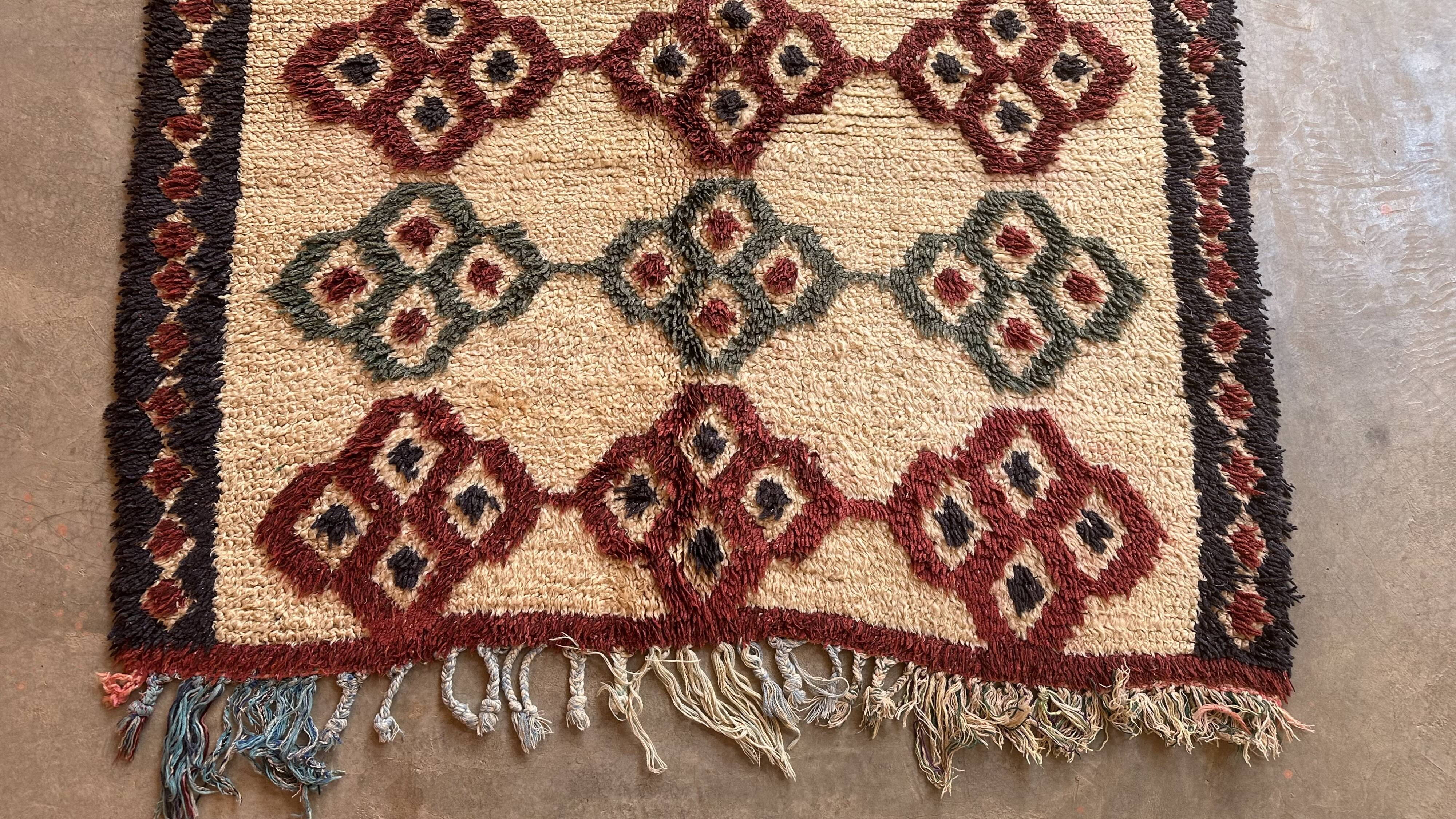 Colorful Moroccan rug Boujad - 263 x 135 cm