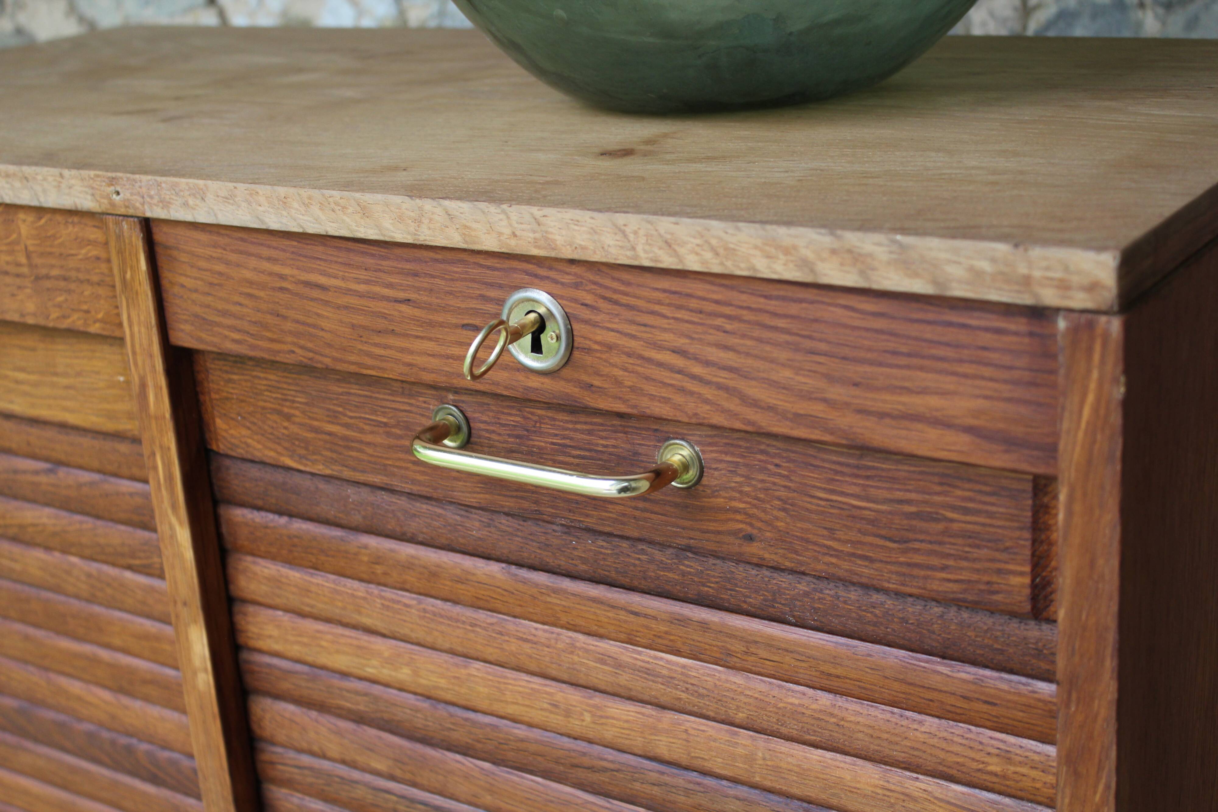 Double curtain file cabinet