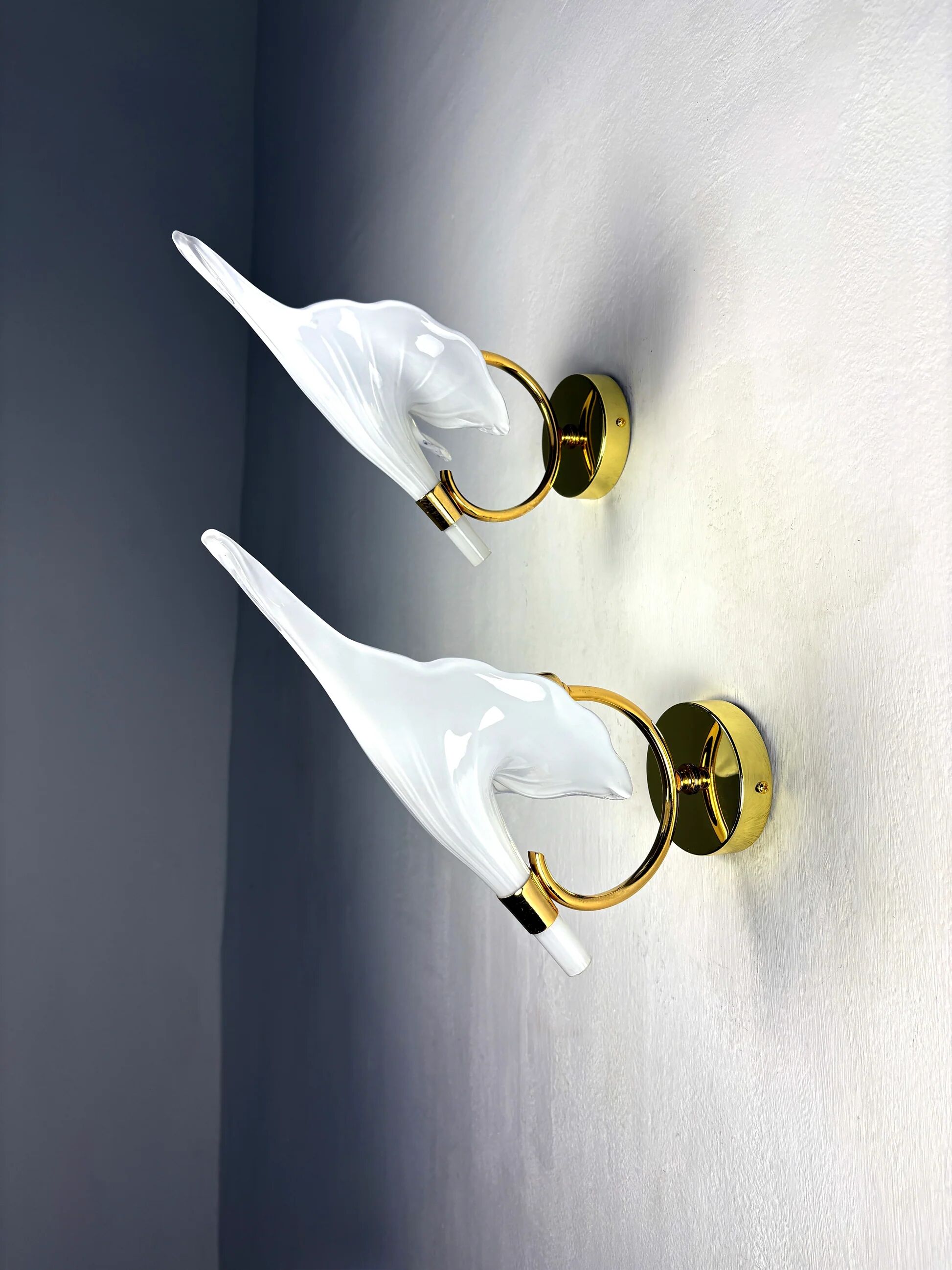 Pair of "Calla Lily" leaf-shaped wall sconces, Murano glass & gilt brass, Italy 1970s