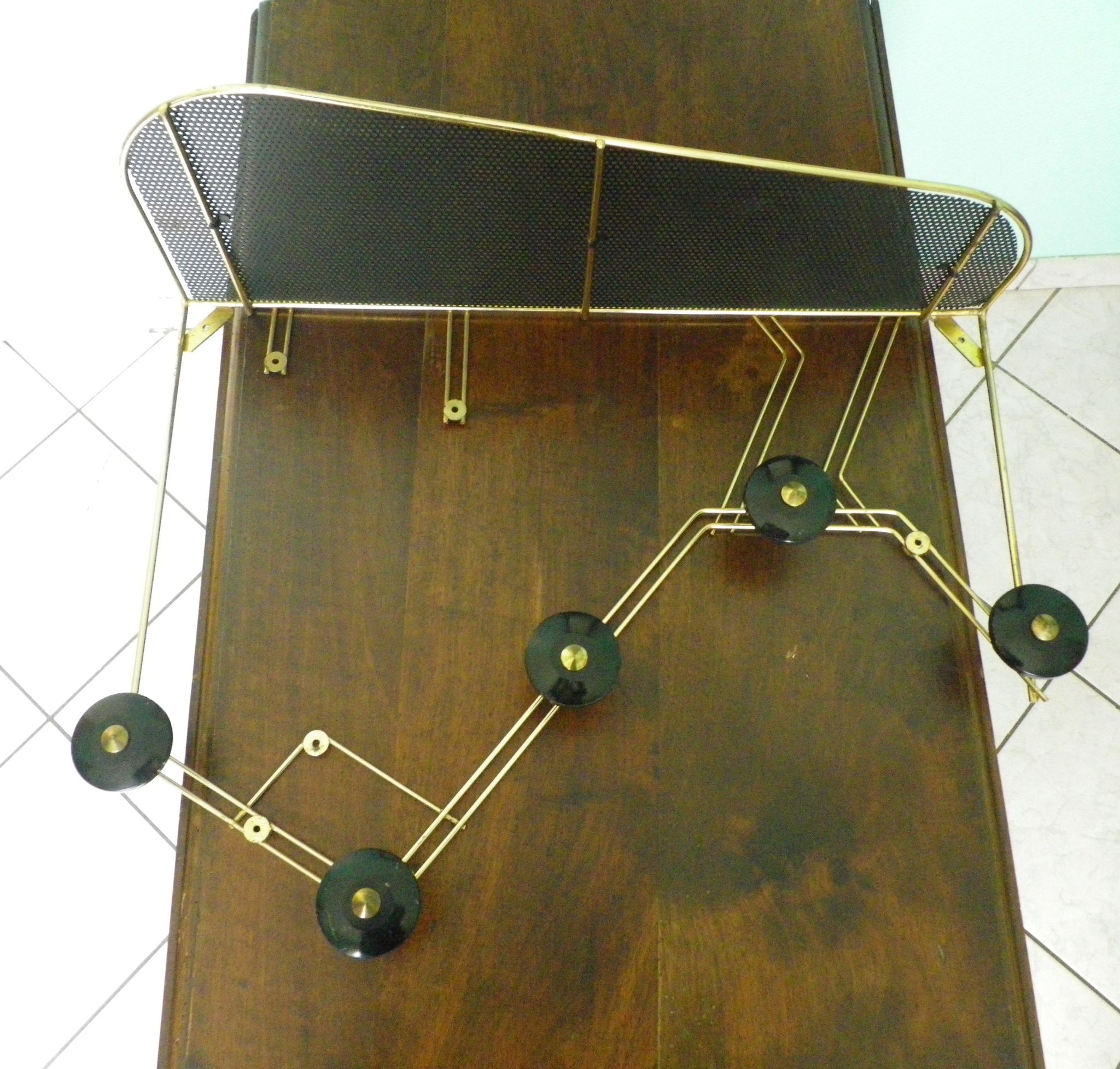 Wall coat rack