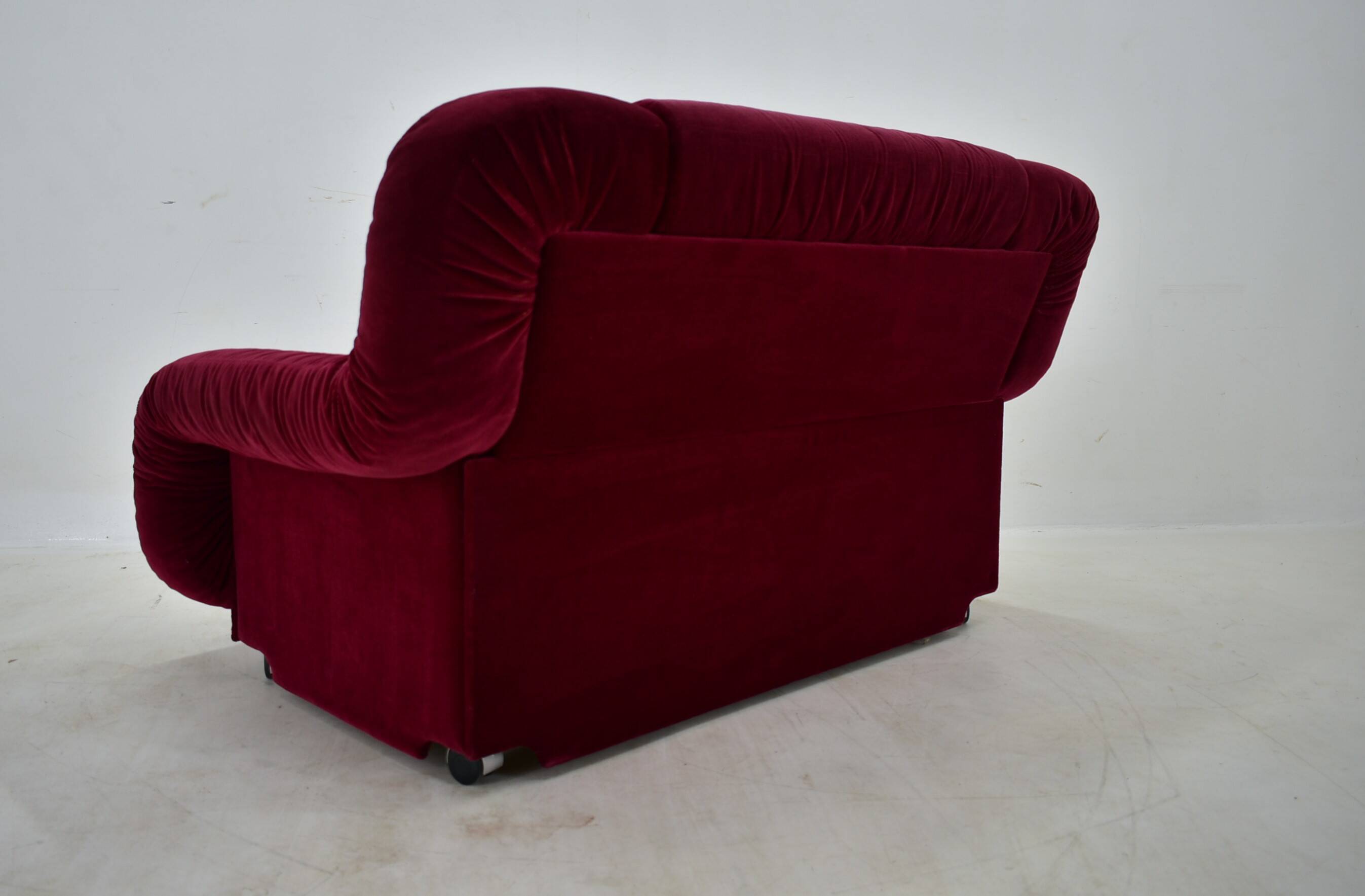 Two-seater canapé, rare from the 1970s, Italy.