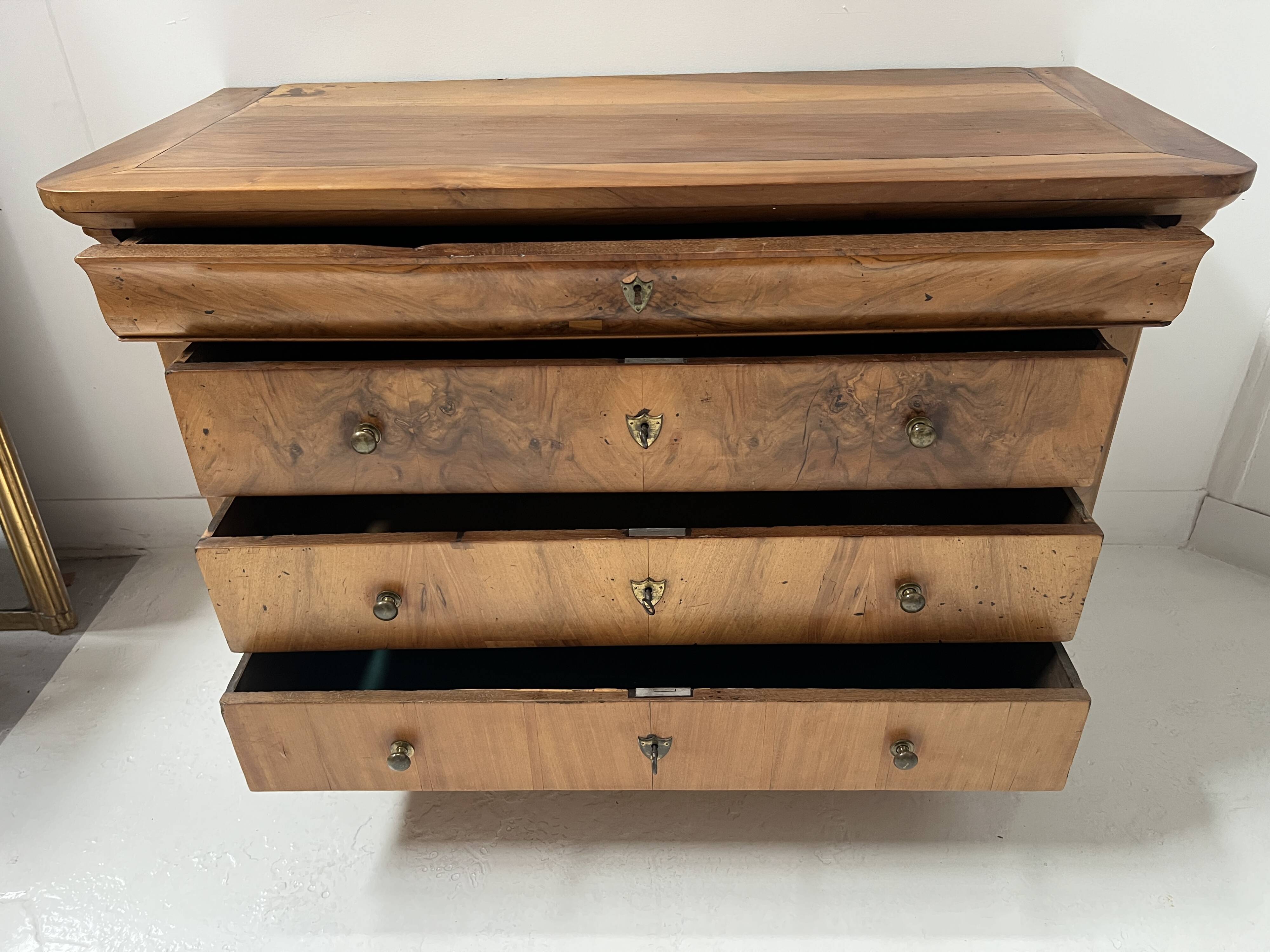 Commode Louis Philippe en en merisier massif XIX siècle