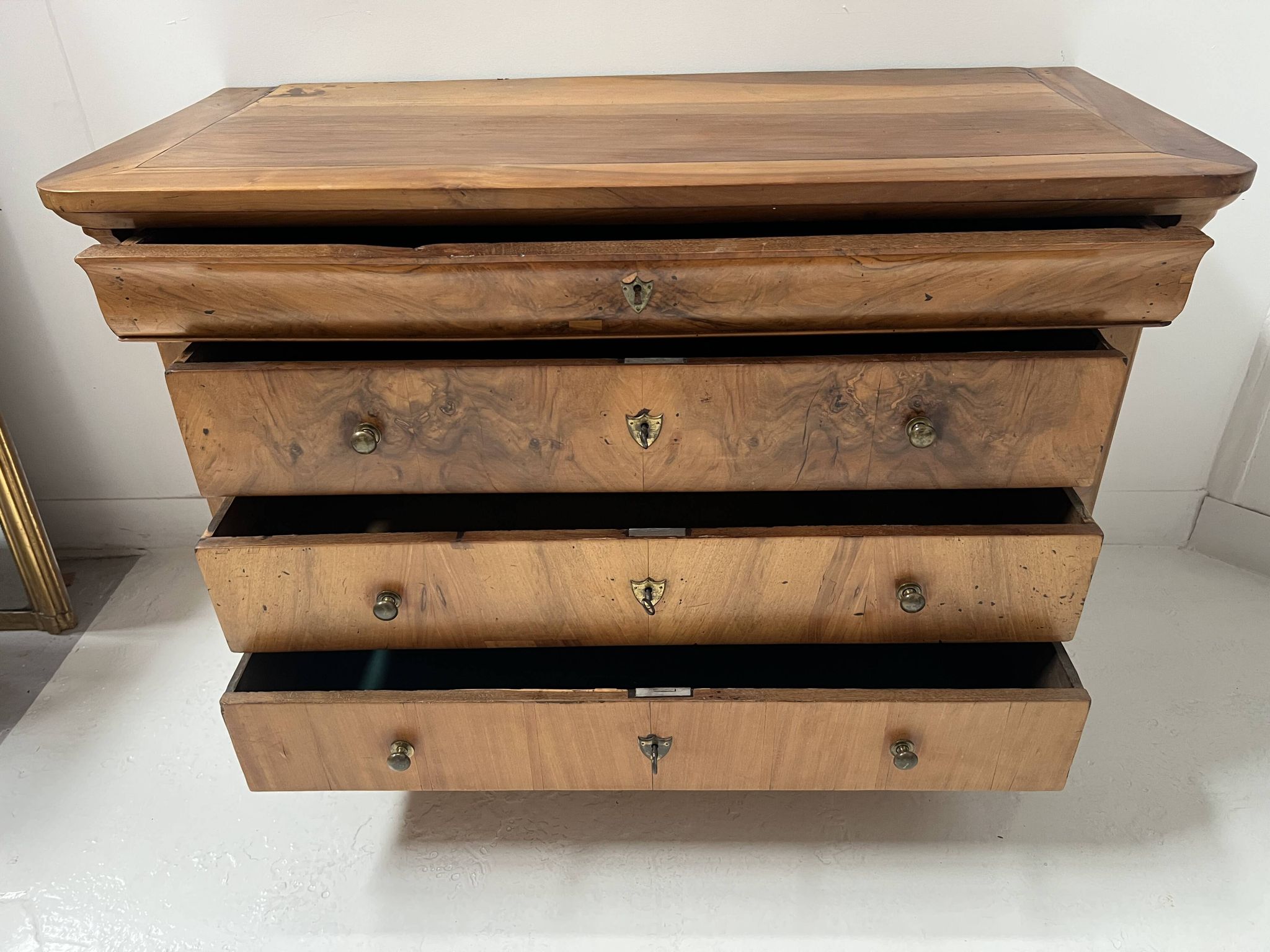Louis Philippe chest of drawers in solid cherry wood, 19th century.
