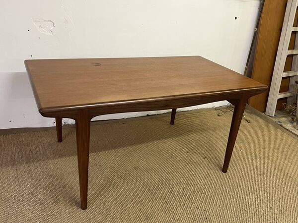 Table en teck de style scandinave avec rallonges