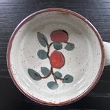 Frying pan with red fruit decoration