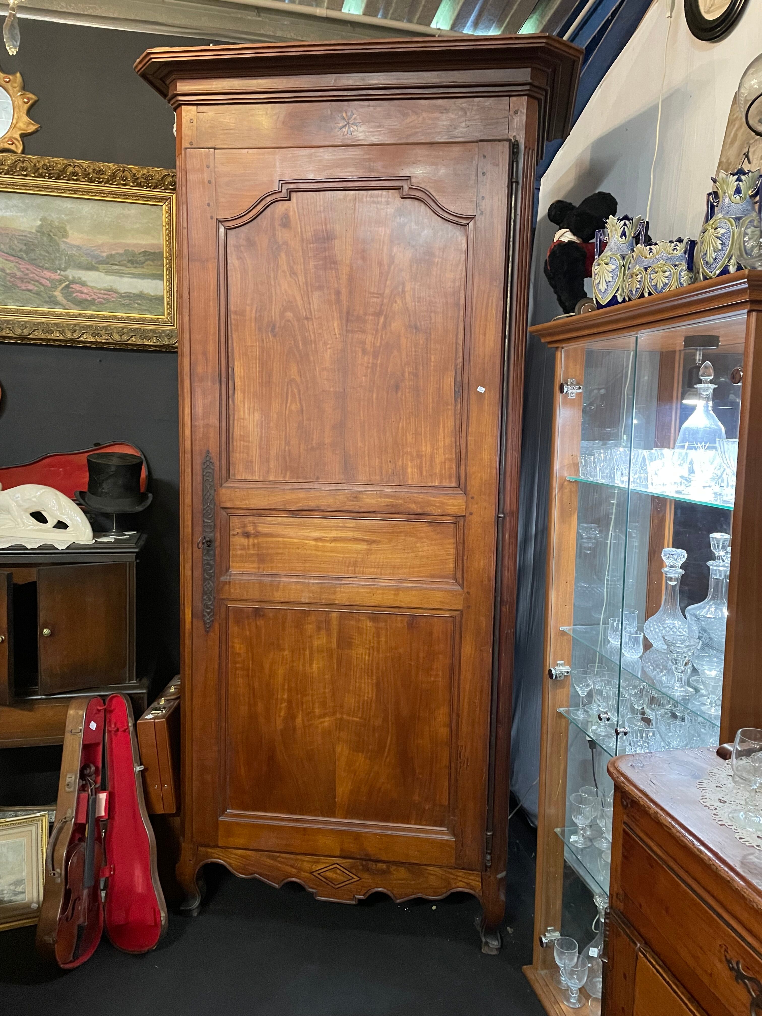 Bonnetière Louis XV in cherry tree