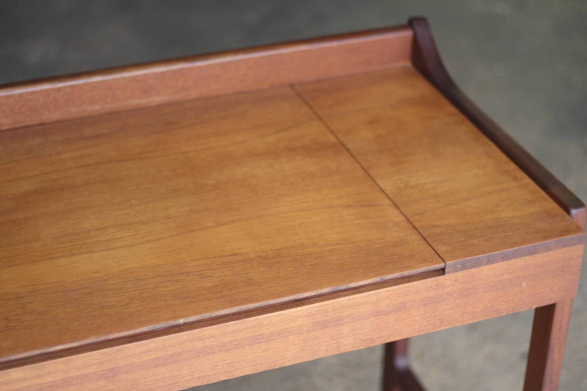 Succession LACOSTE: Scandinavian teak desk hairdresser (1960s).