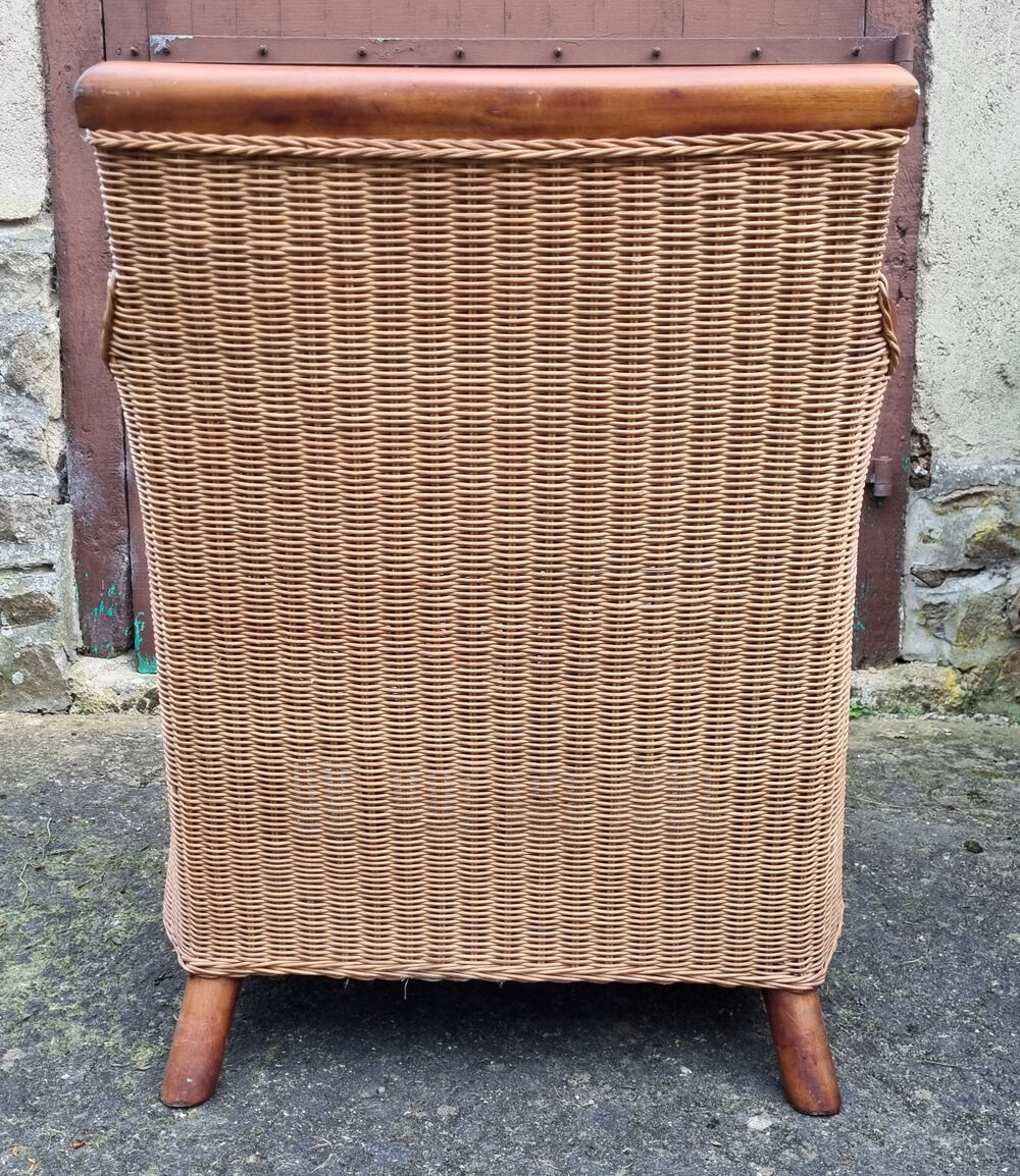 Fauteuil esprit colonial, bois et rotin, accoudoirs
