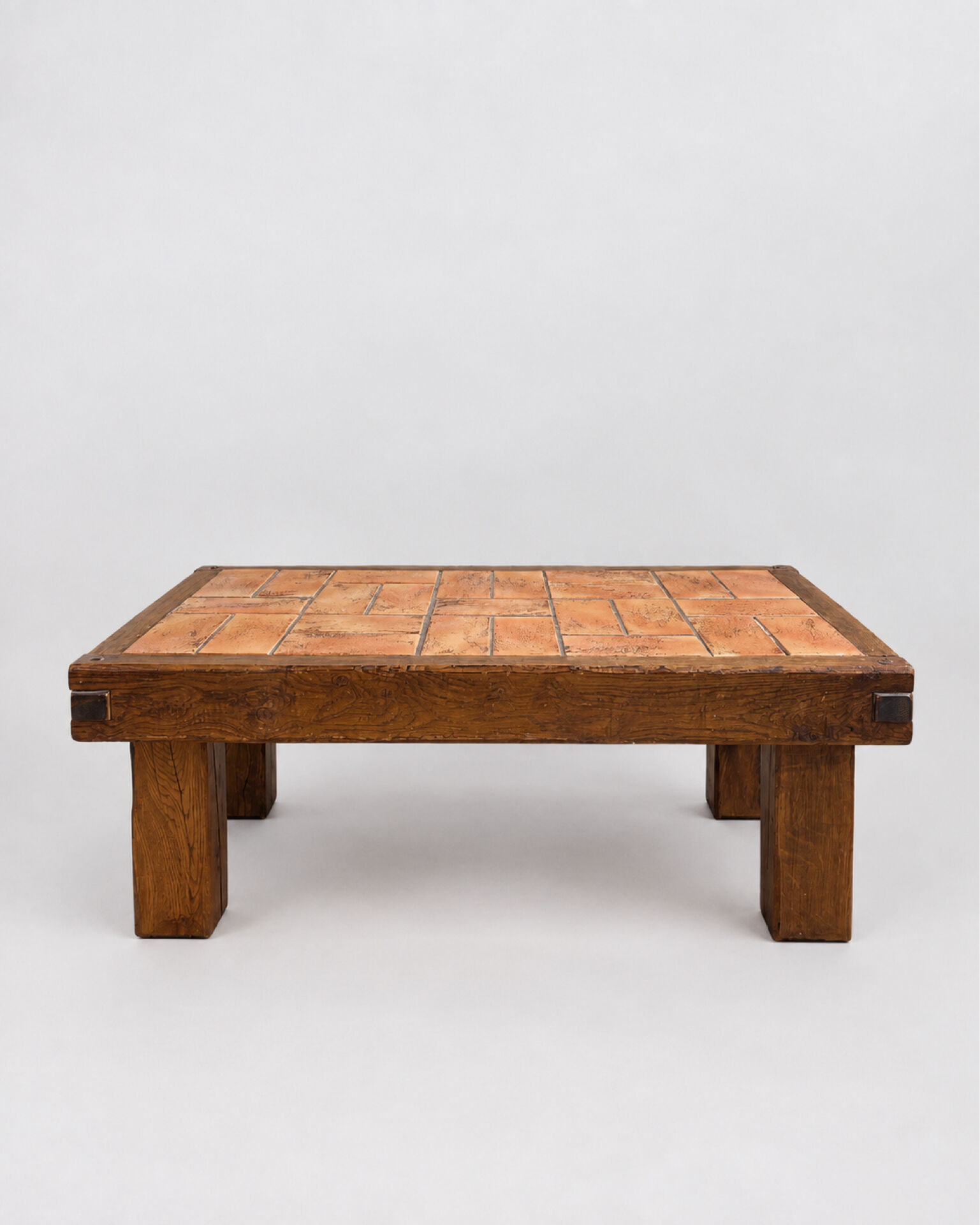 Table basse brutaliste