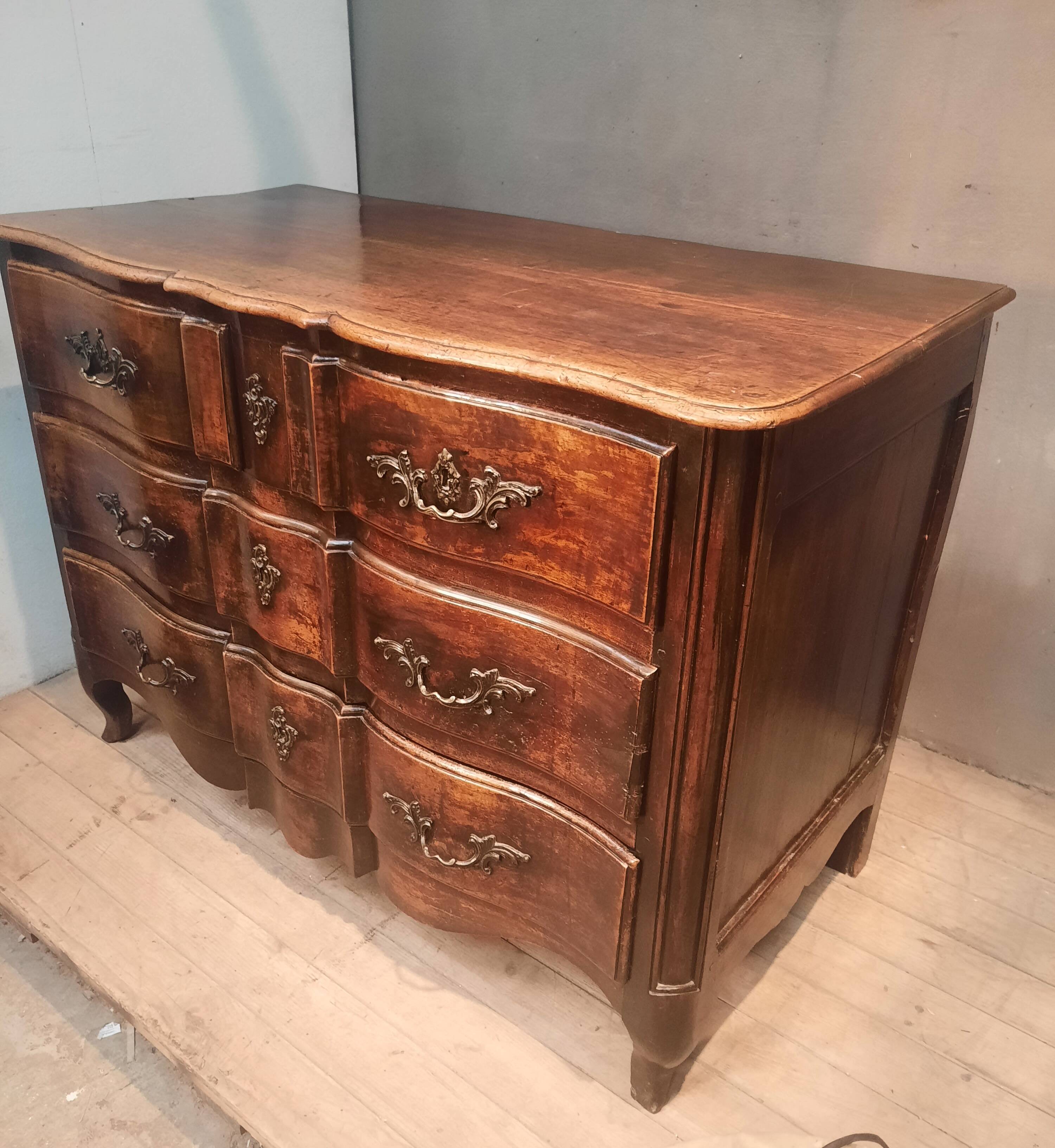 Commode d epoque Louis XV en bois massif