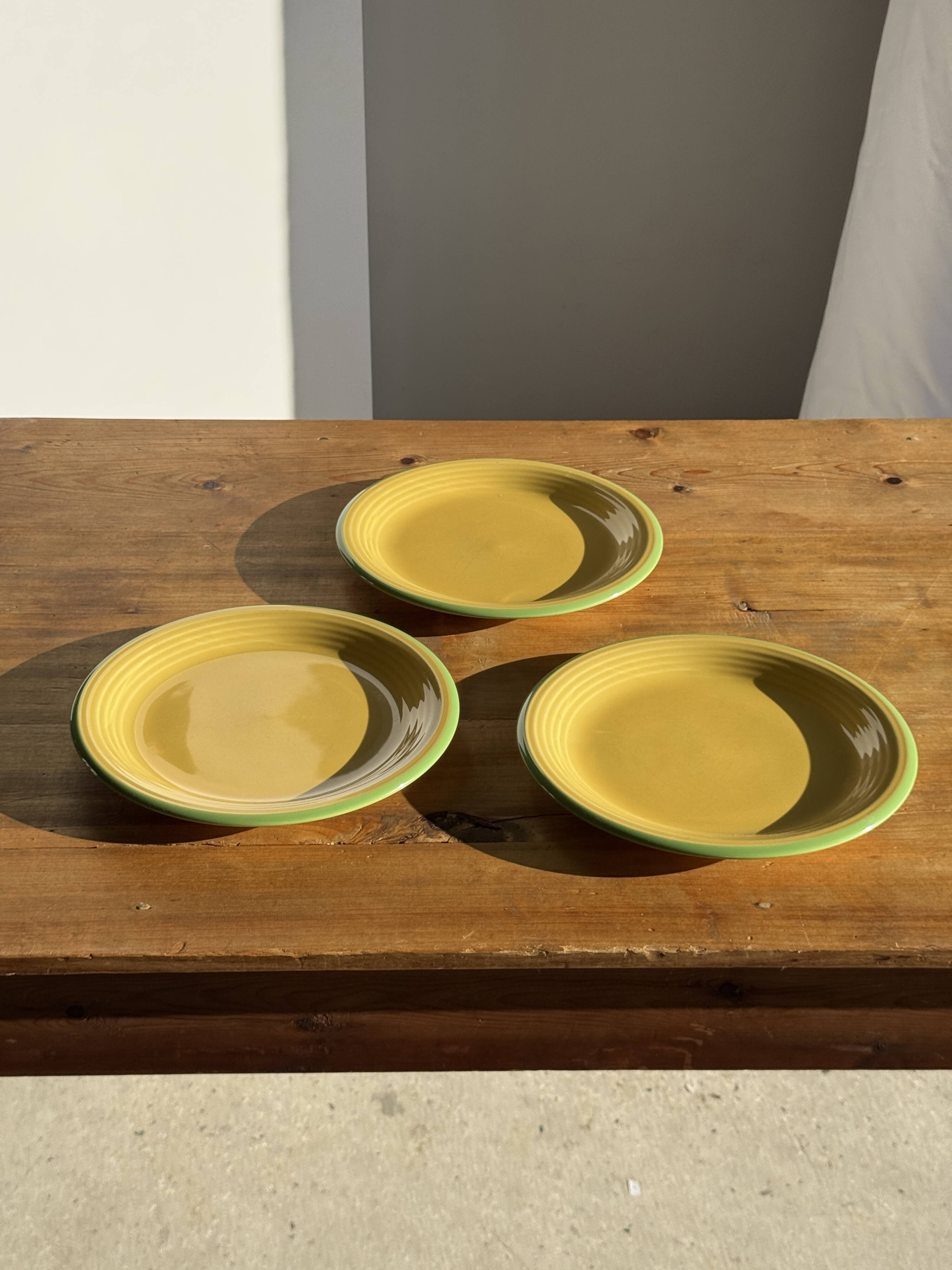 Set of 3 large flat green Italian plates D28.5