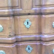 Crossbow chest of drawers in walnut, 17th century, Louis XV