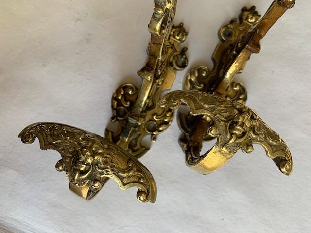 Gilded bronze hook nineteenth, Louis XVI, chimera decoration