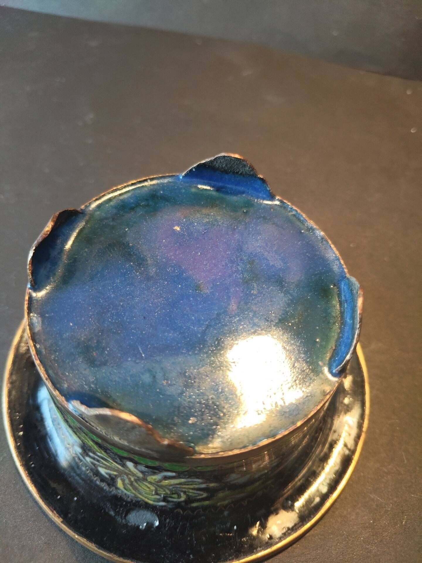 Vintage Chinese bowl in cloisonné enamel on four feet