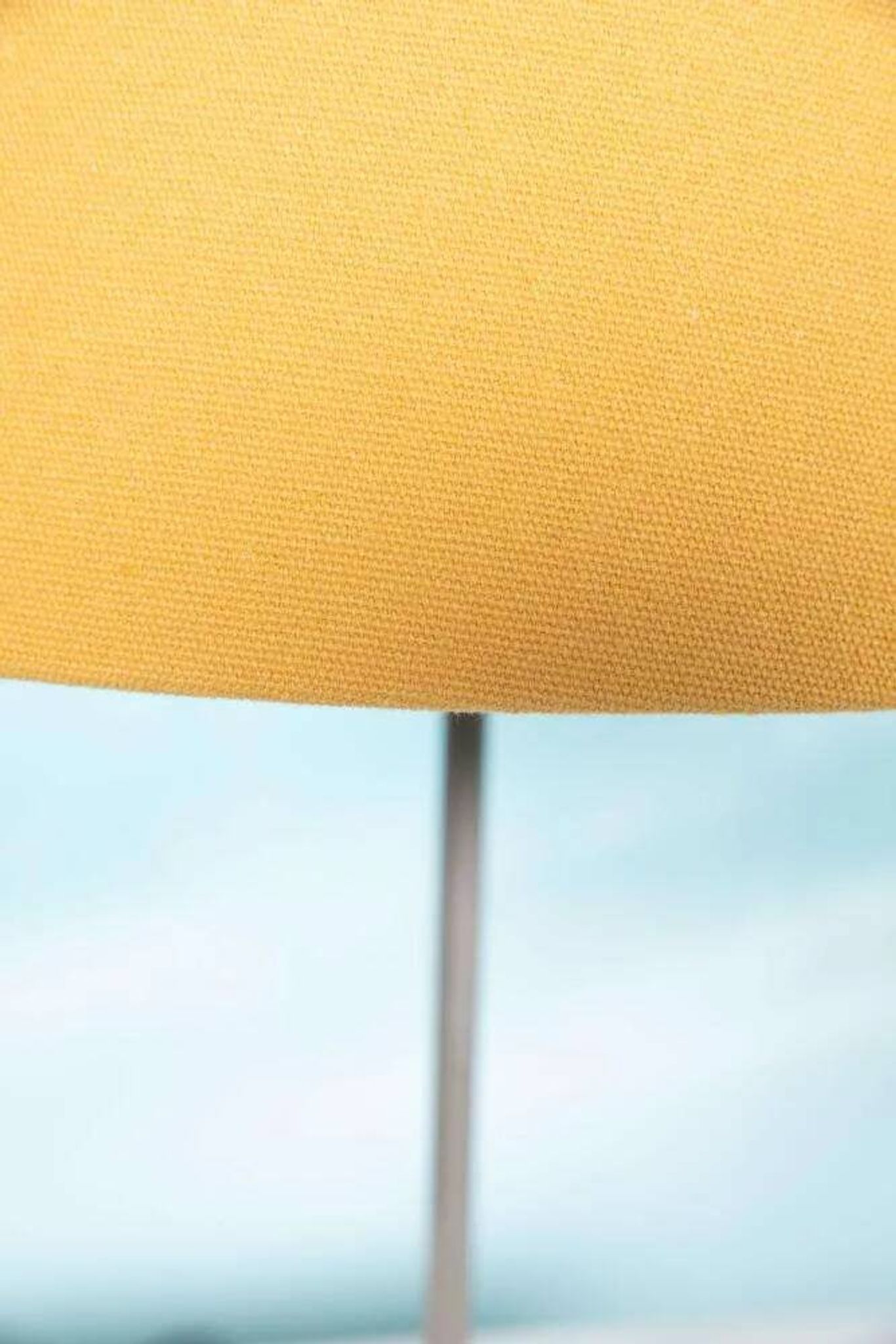 Vintage table lamp with modern design, Ghyzcy selection.