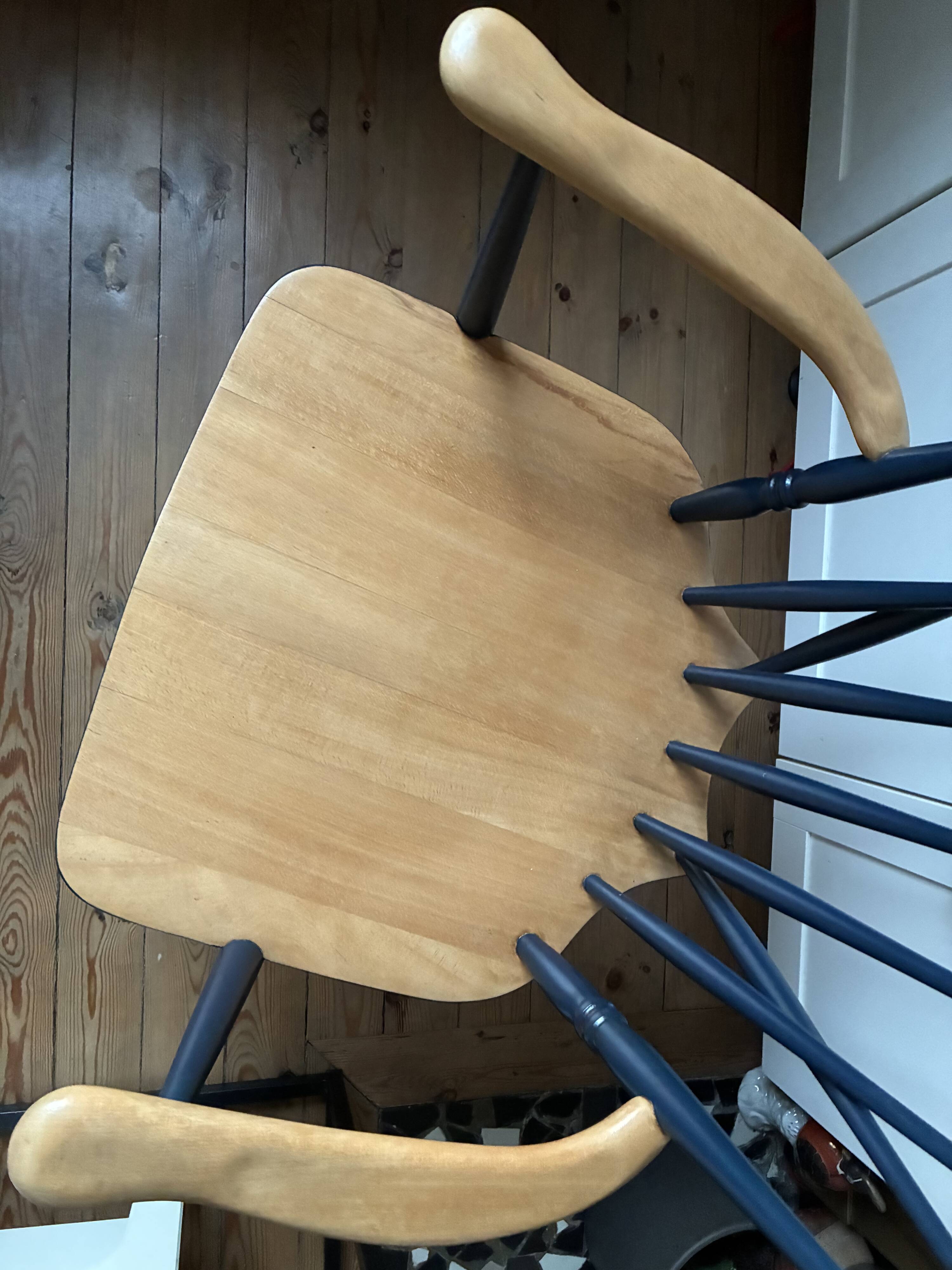 Scandinavian chair in wood and navy blue