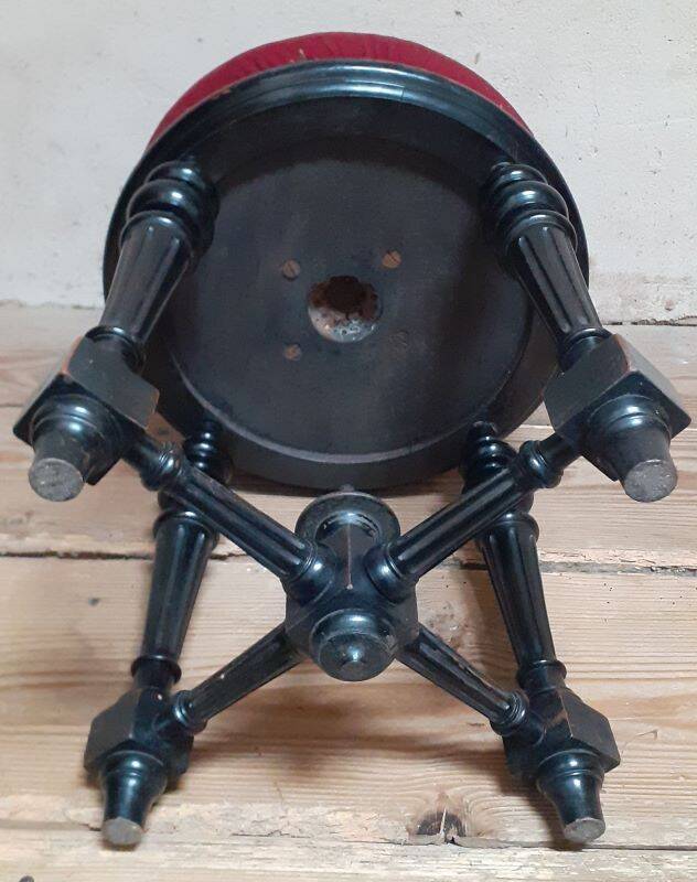 Napoleon III piano stool without its screw