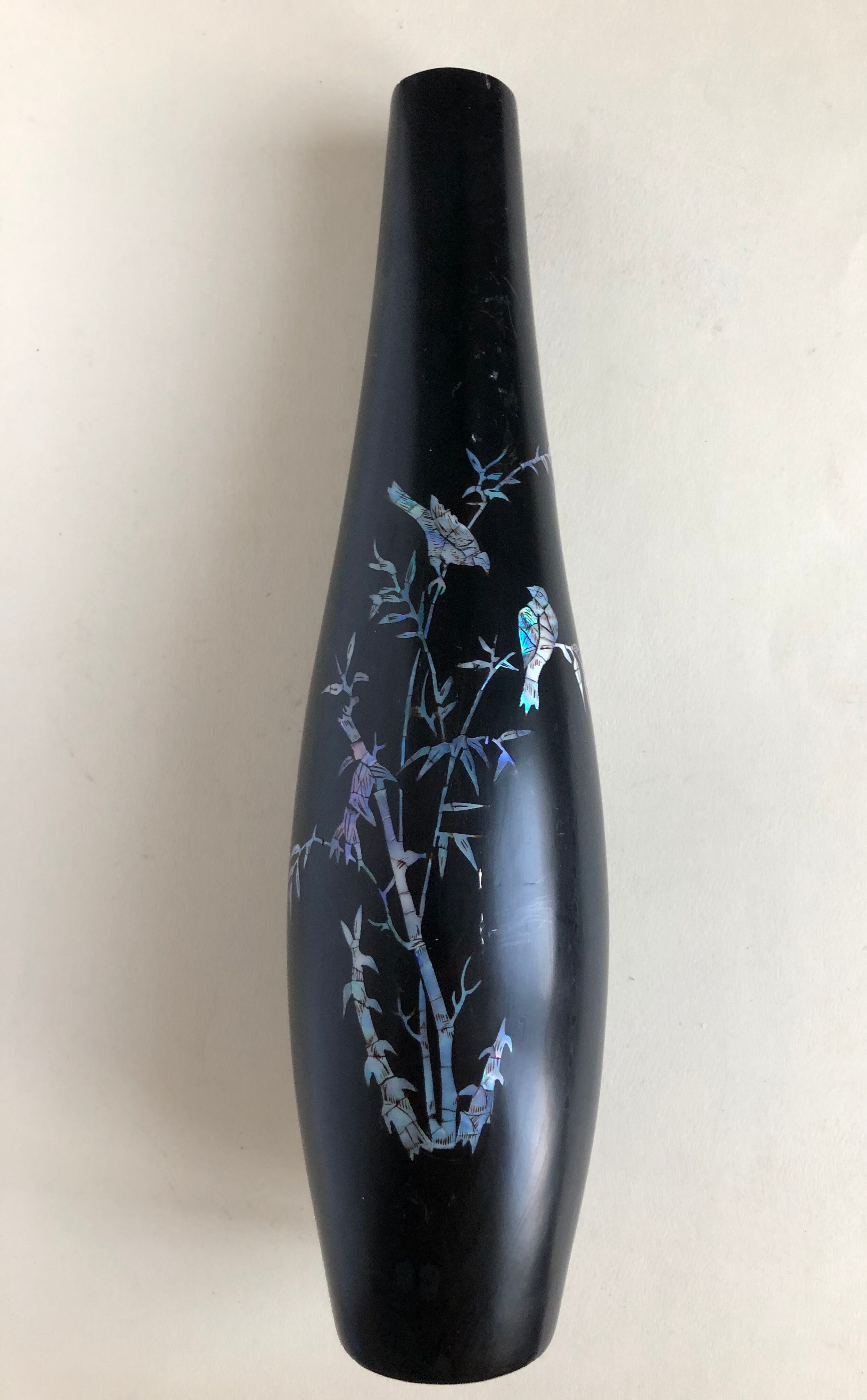Black laqué wooden vase
