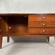 Buffet en noyer de style mid-century moderne
