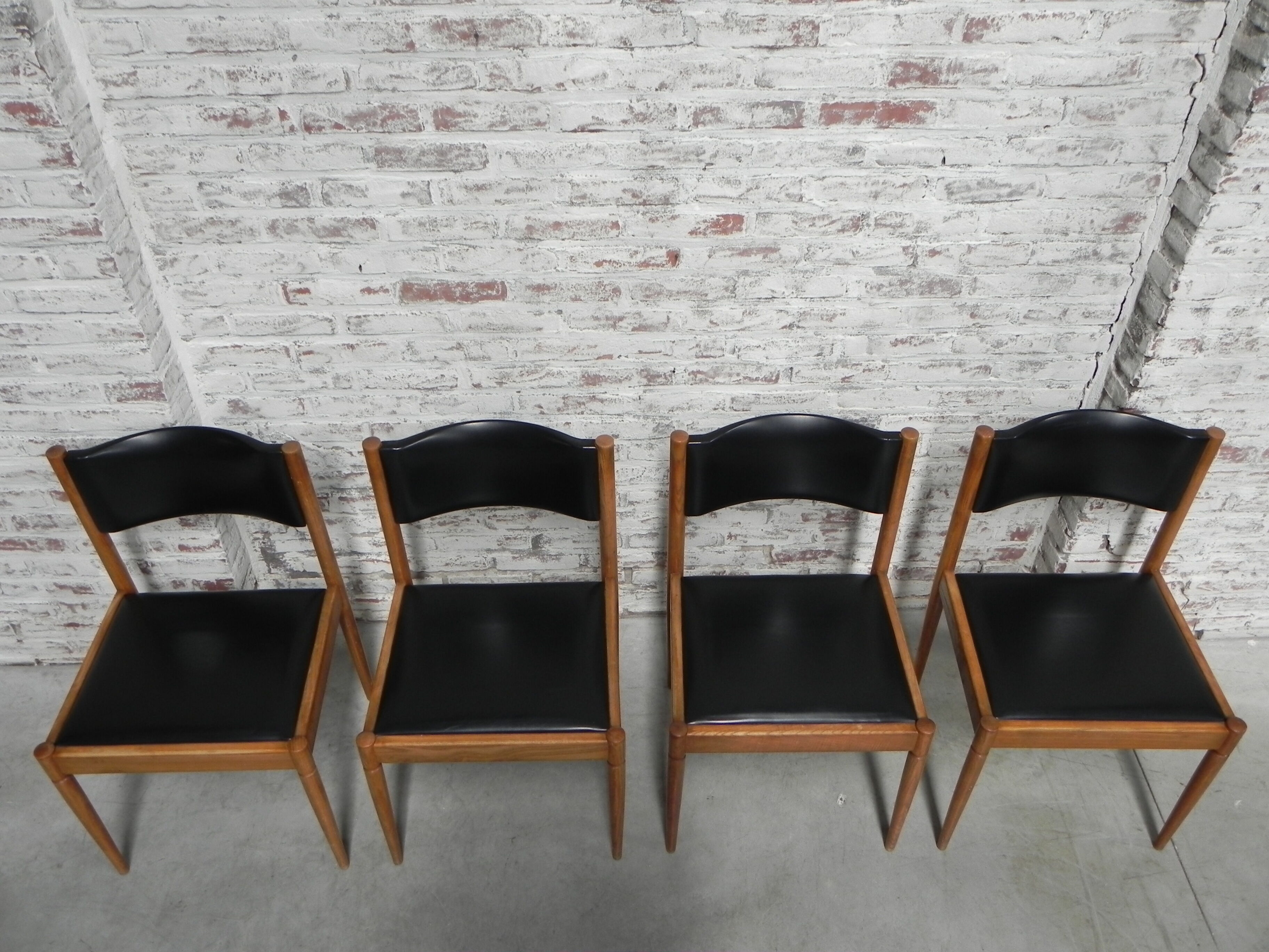 4 vintage chairs upholstered with skai