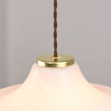 Suspension italienne en verre blanc et laiton du milieu du siècle