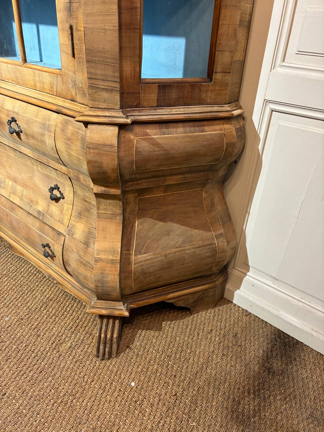 Old Dutch-style display cabinet