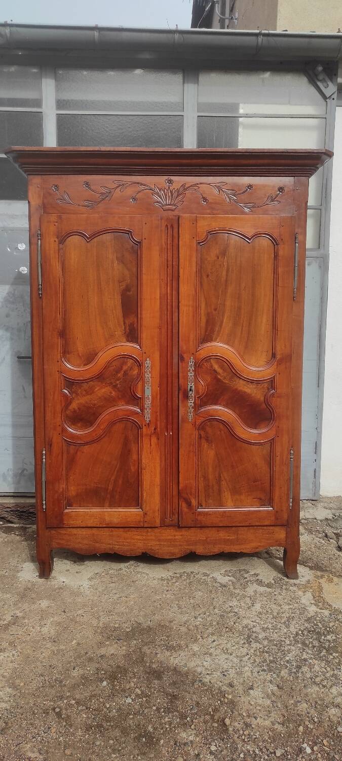 Old 19th century Forézienne cabinet in Bressane oak wood