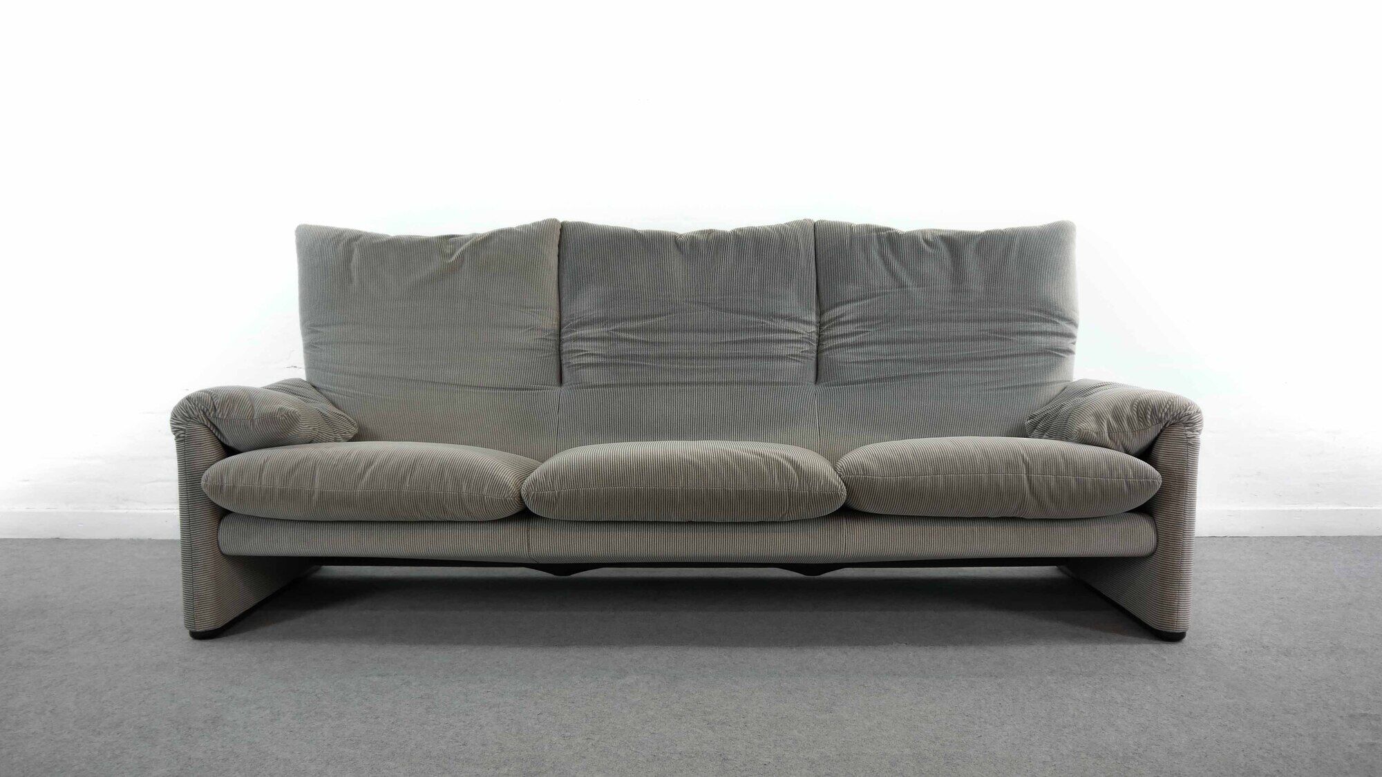 Cassina Maralunga 3-Seater Sofa by Vico Magistretti in grey striped fabrics