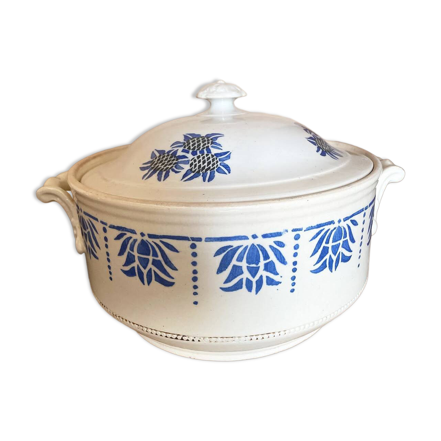 Soup tureen