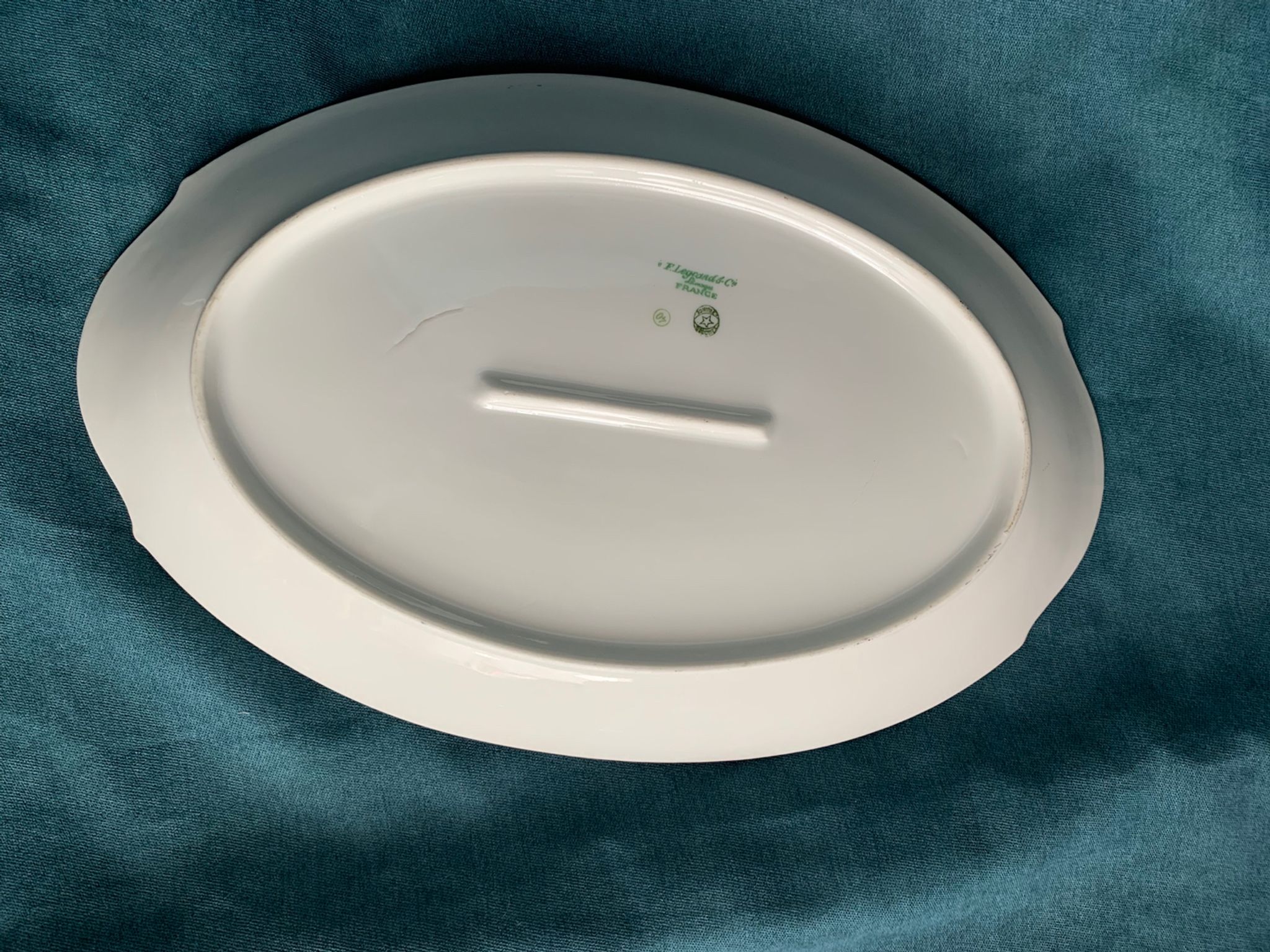Limoges F.Legrand & Cie - Oval dish, art deco era in white porcelain, platinum nets,