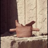 INSTINCT Meta - stoneware vase - by Léa Munsch