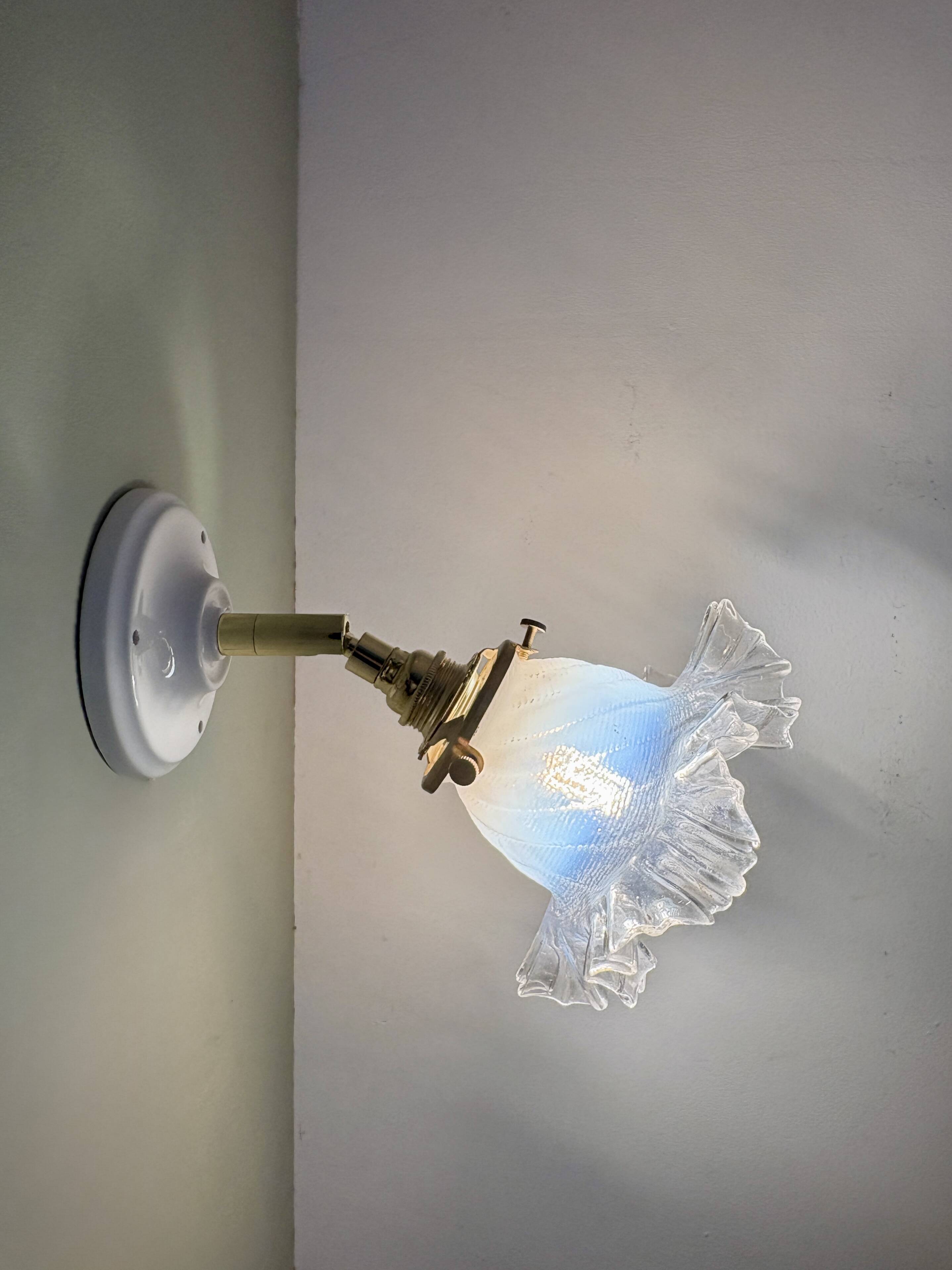 Vintage tulip wall lamp in white and transparent glass
