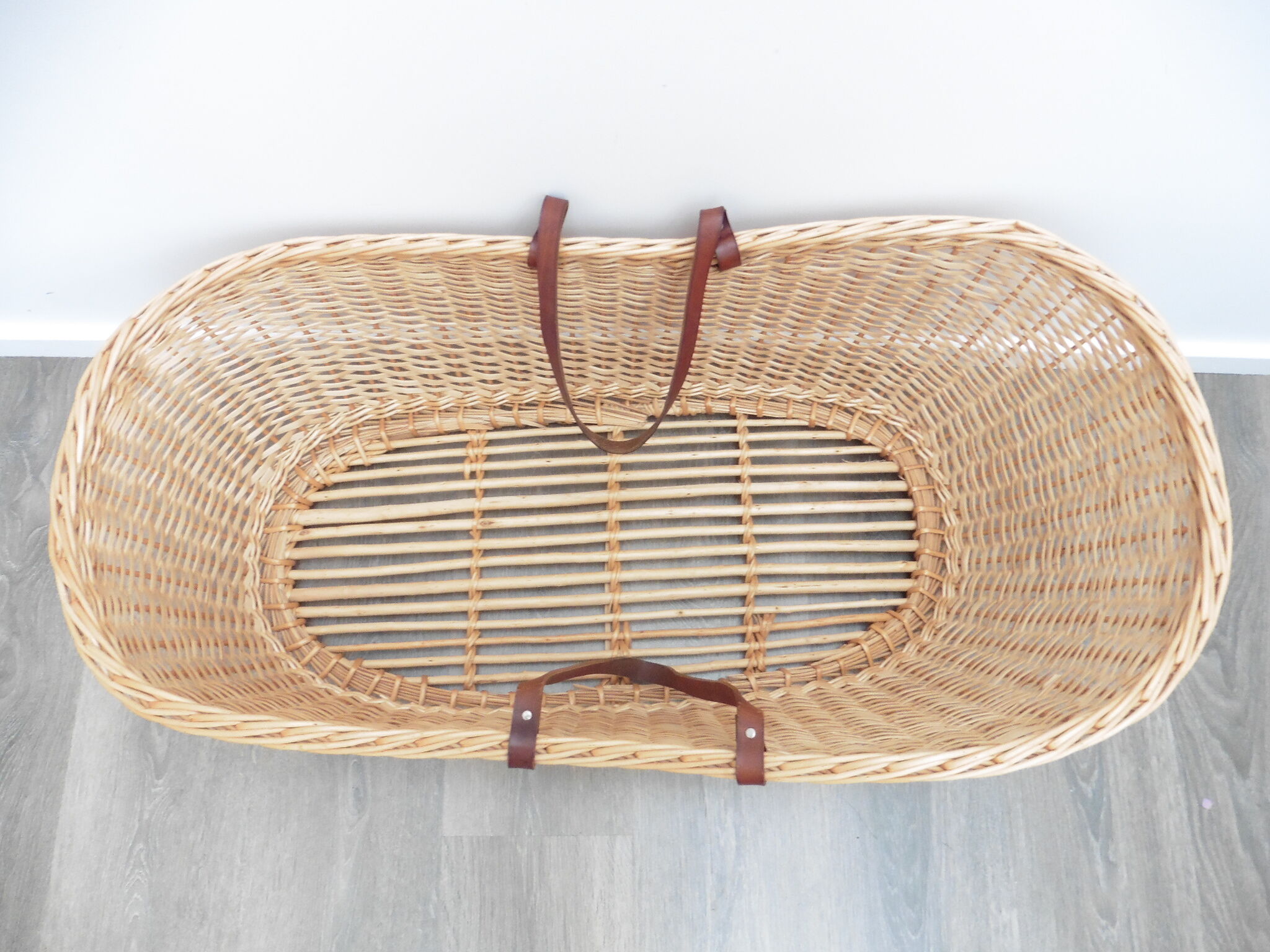 Basket Wicker on support