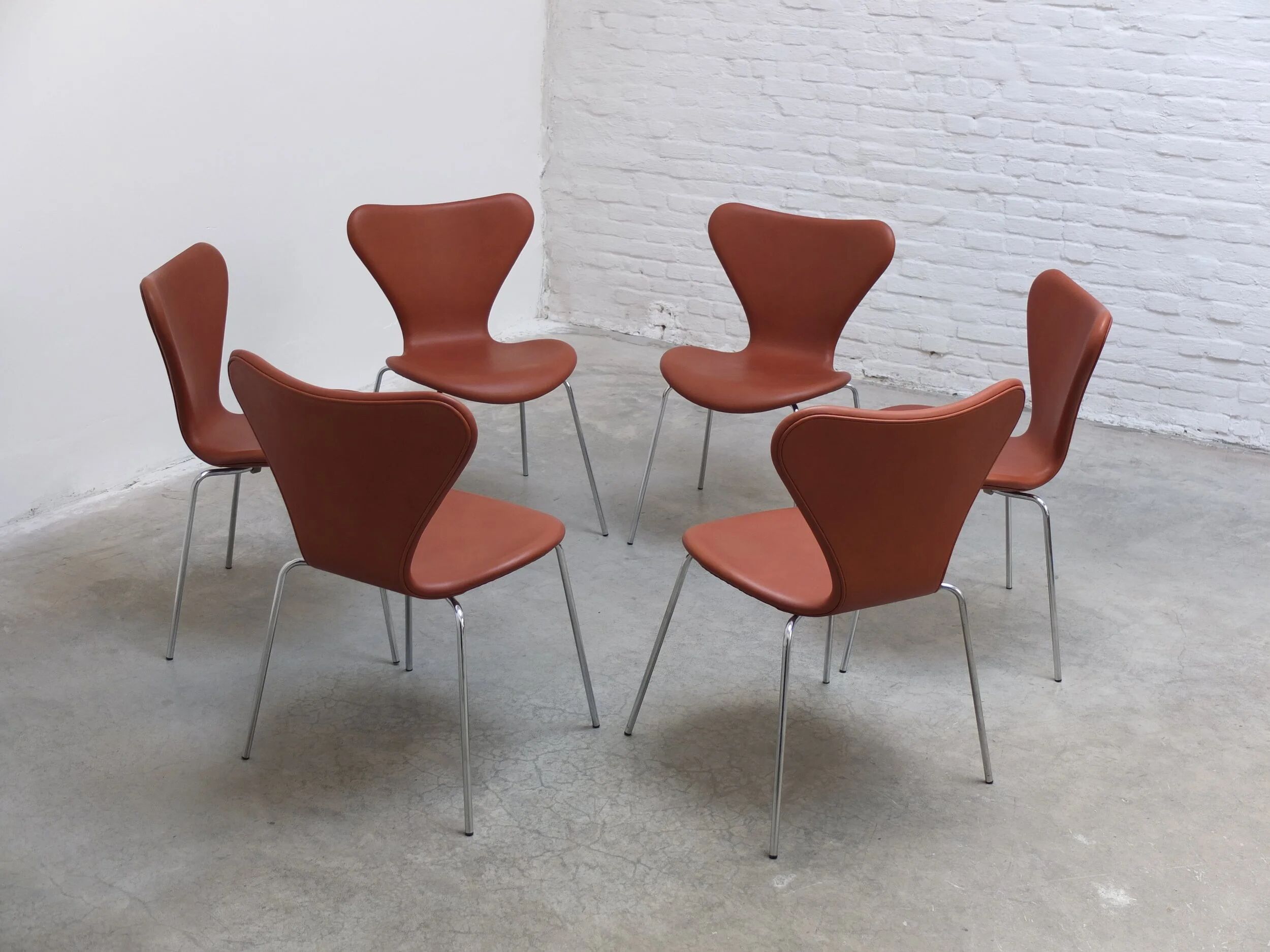 'Series 7' chairs in cognac leather by Arne Jacobsen for Fritz Hansen, 1955