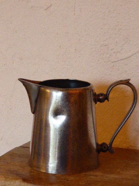 Coffee set in silver metal composed of 3 pitchers, Millan Freres, Paris