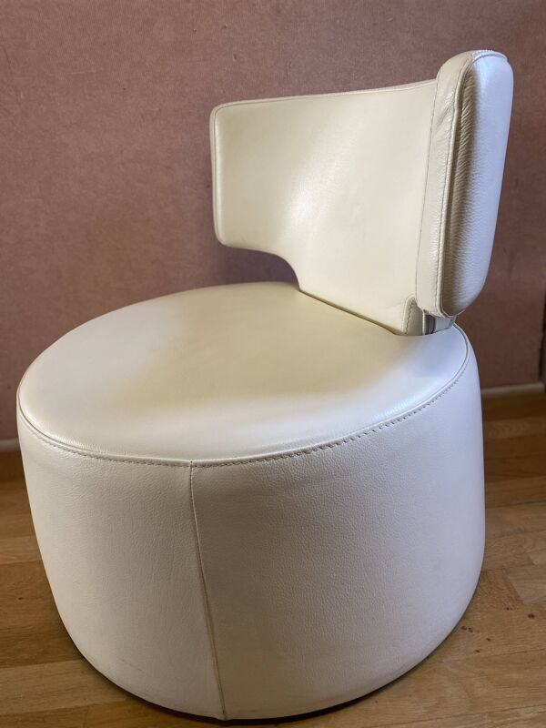 Fauteuil cuir blanc, Chateau d'Ax, parfait état