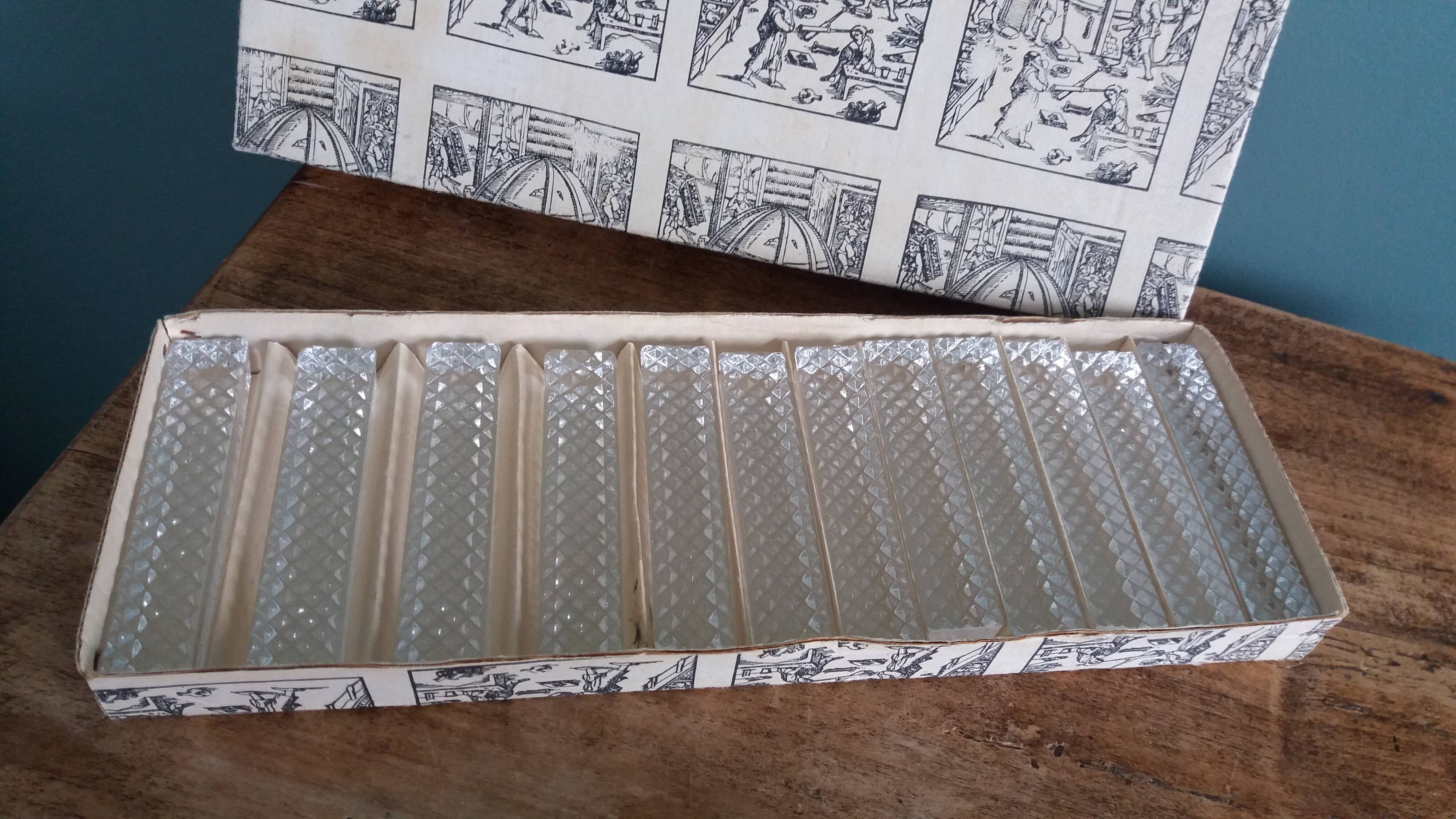 12 crystal knife rests in their box, Hungary, diamond point