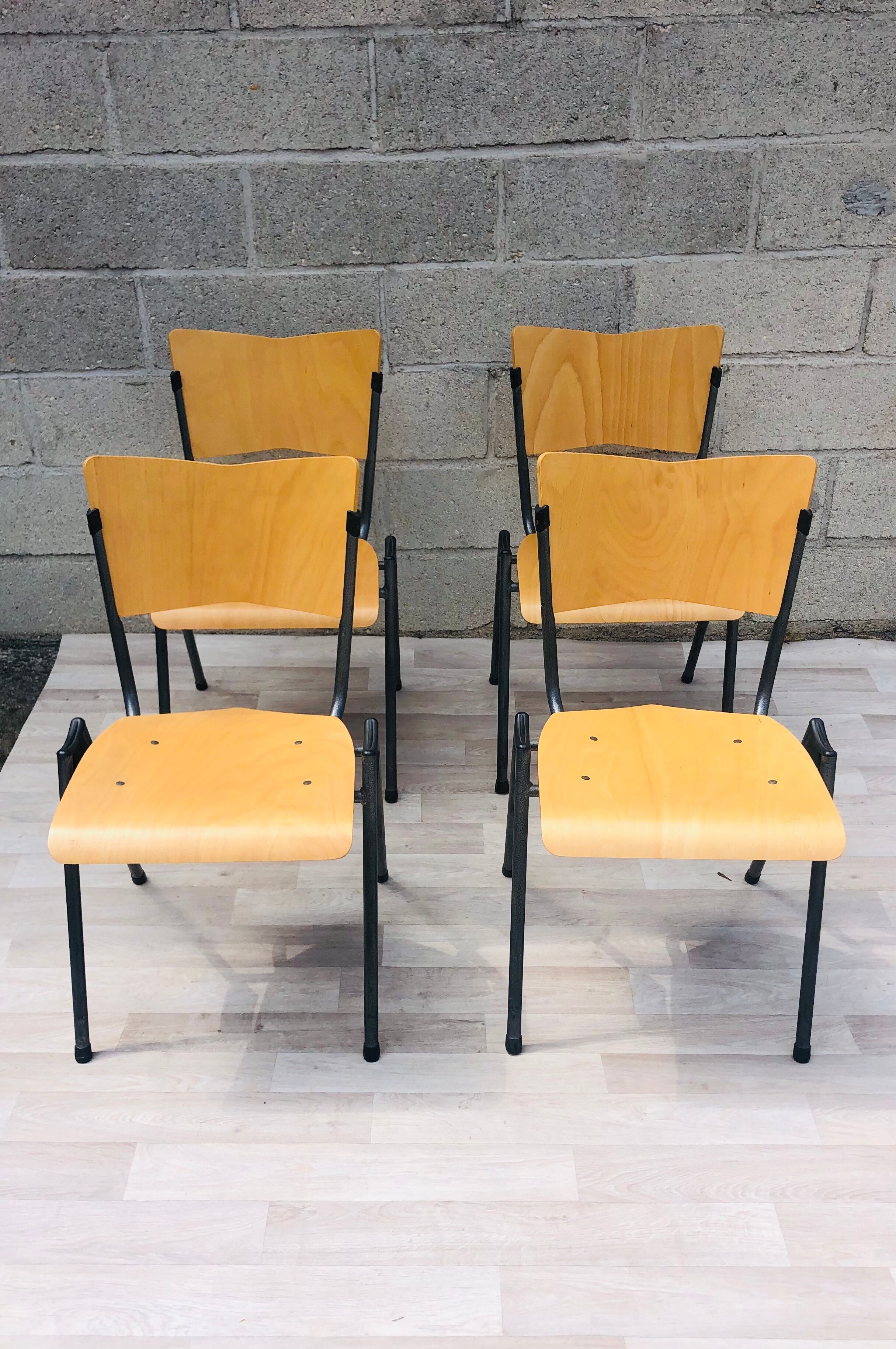 Set of 4 chairs design in wood