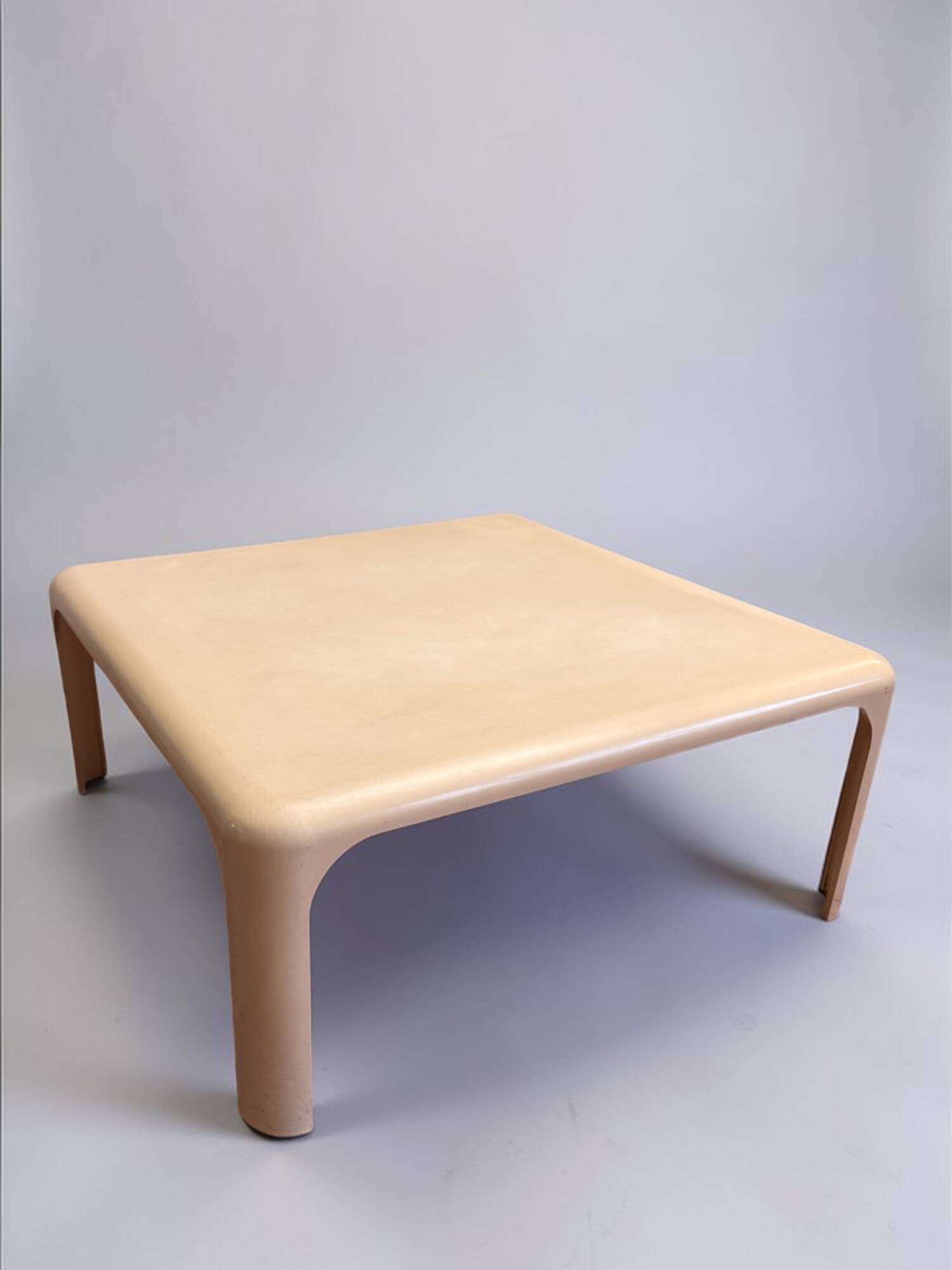 Artemide Giano coffee table 70x70 cm – ABS Space Age – Italian design 1970s