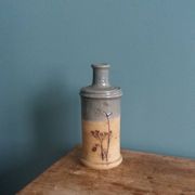 Vase soliflore bouteille en grès décor herbier