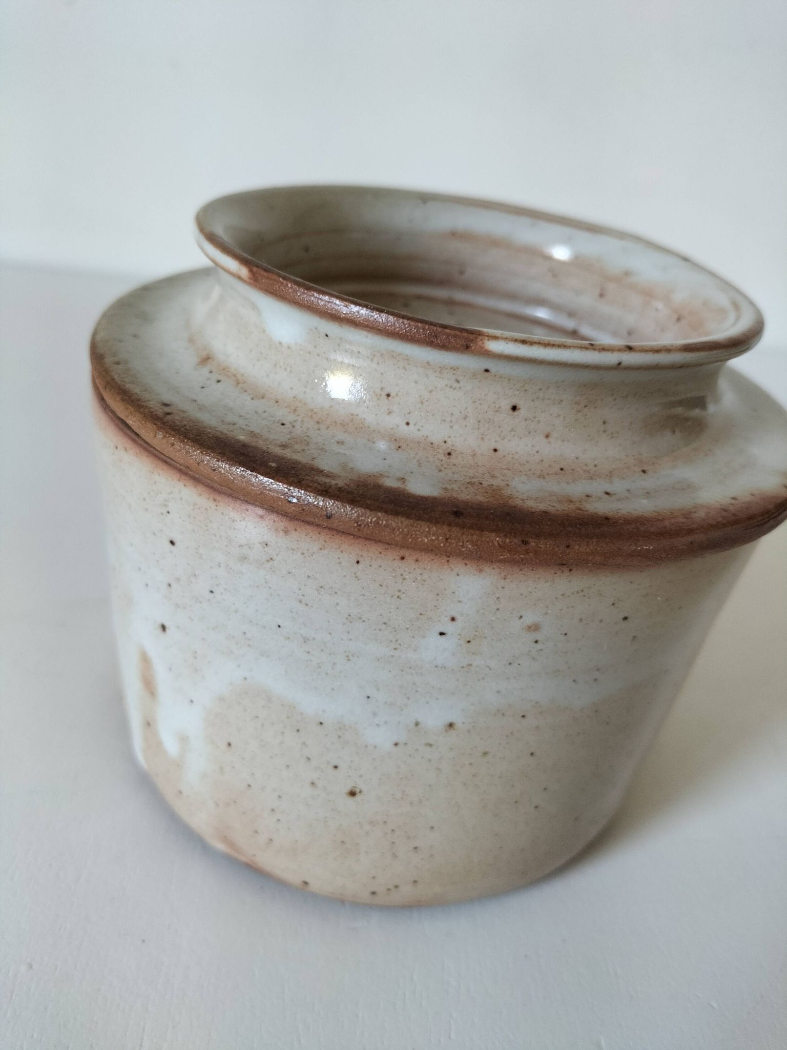 Beurrier à eau en grès artisanal